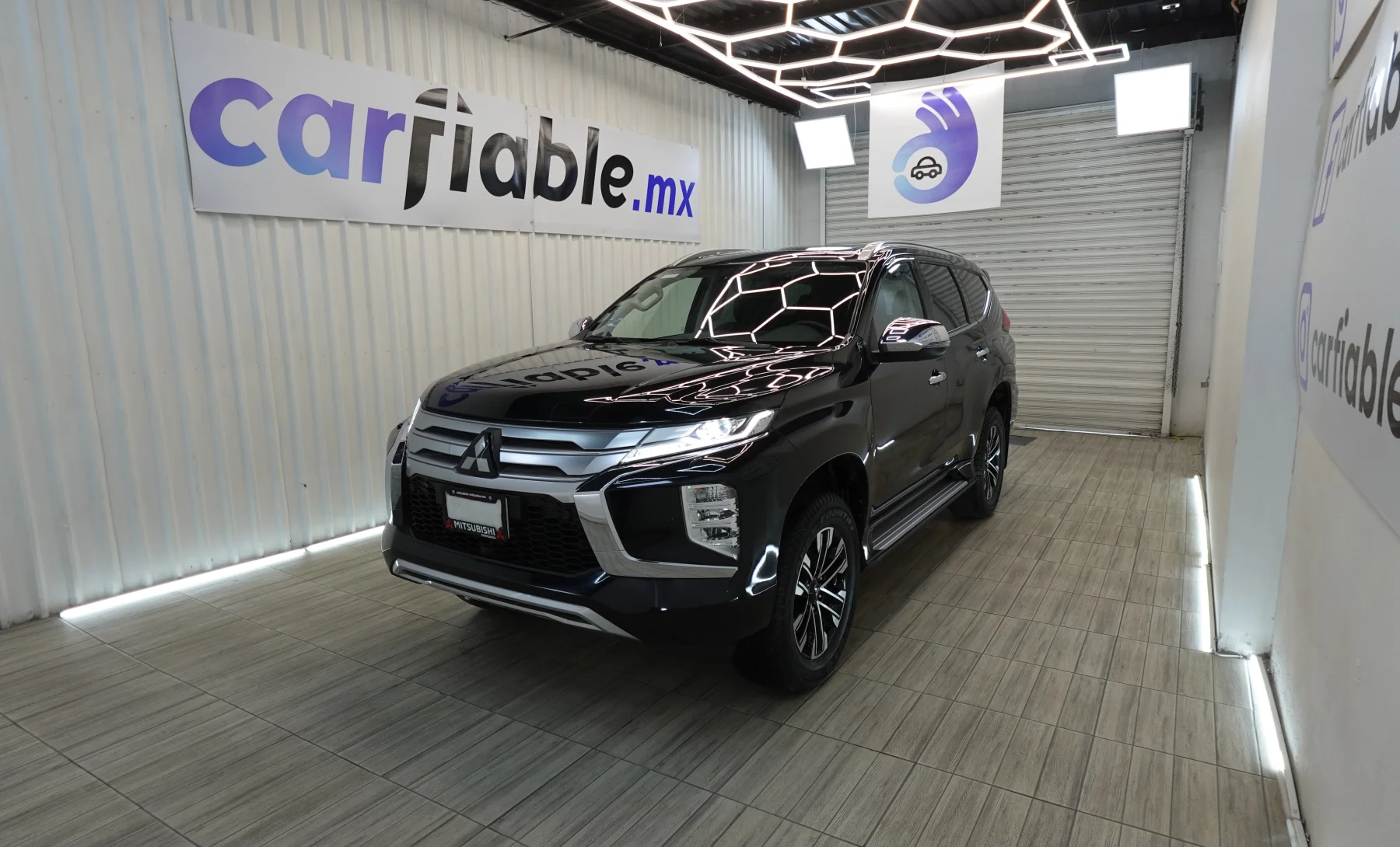 Mitsubishi Montero Sport SE 2023 — exterior 1 de 8