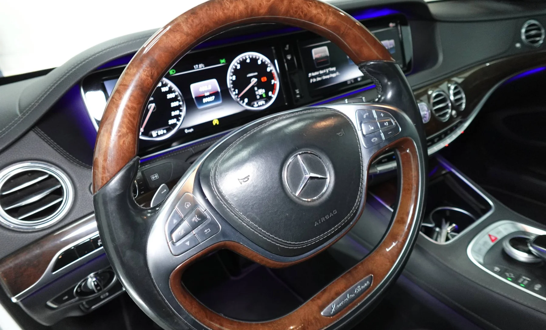 Mercedes-Benz Clase S 400 2017 — interior 2 de 4