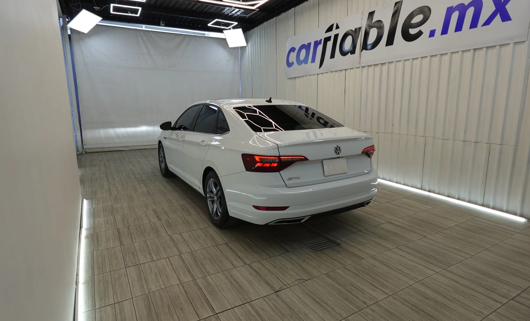 Volkswagen Jetta R-Line 2020 — exterior 5 de 8