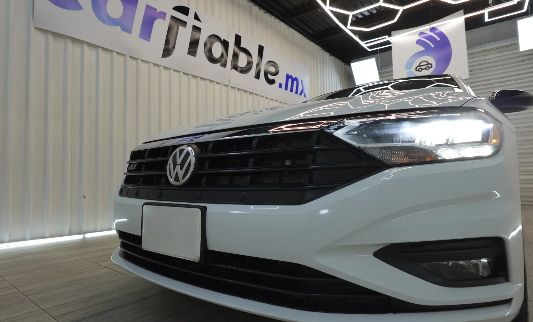 Volkswagen Jetta R-Line 2020 — exterior 6 de 8