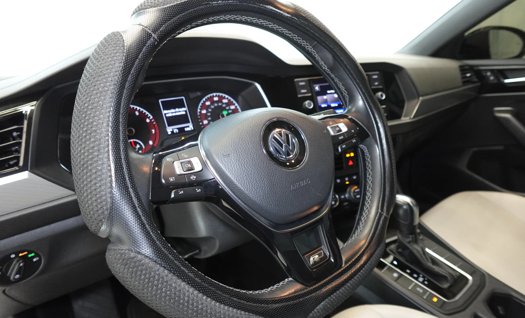 Volkswagen Jetta R-Line 2020 — interior 1 de 9
