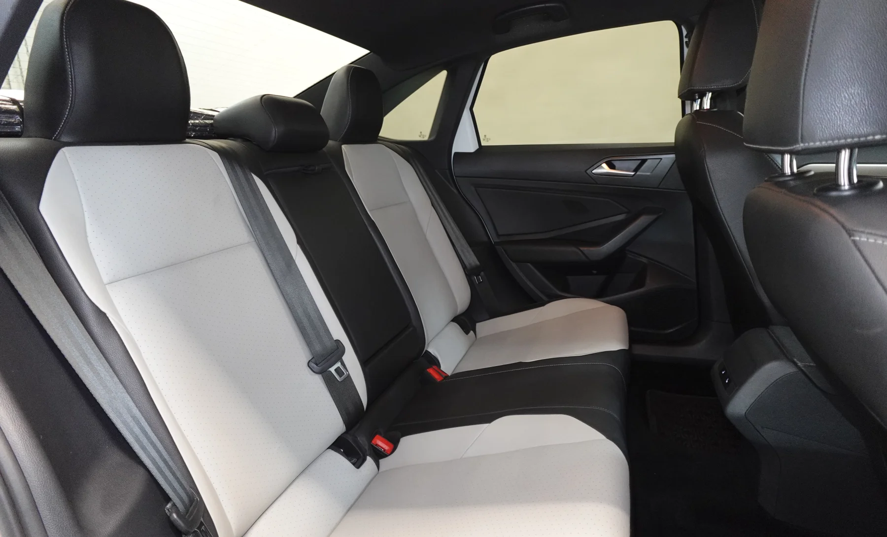 Volkswagen Jetta R-Line 2020 — interior 5 de 9