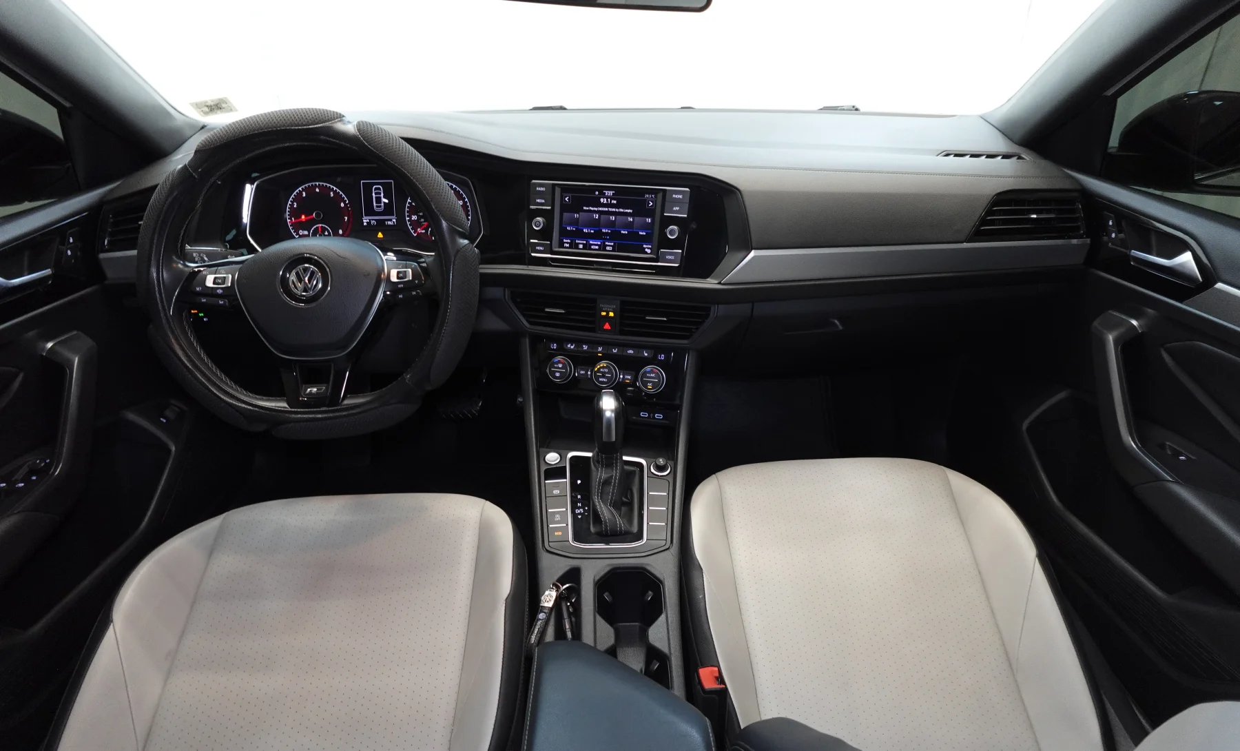 Volkswagen Jetta R-Line 2020 — interior 3 de 9