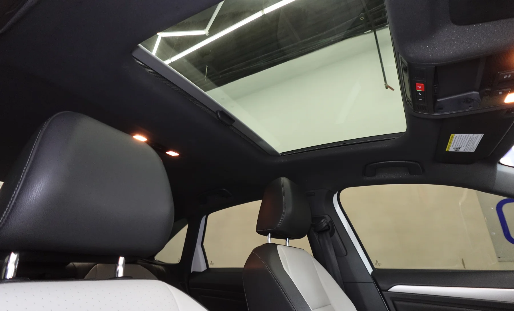 Volkswagen Jetta R-Line 2020 — interior 6 de 9
