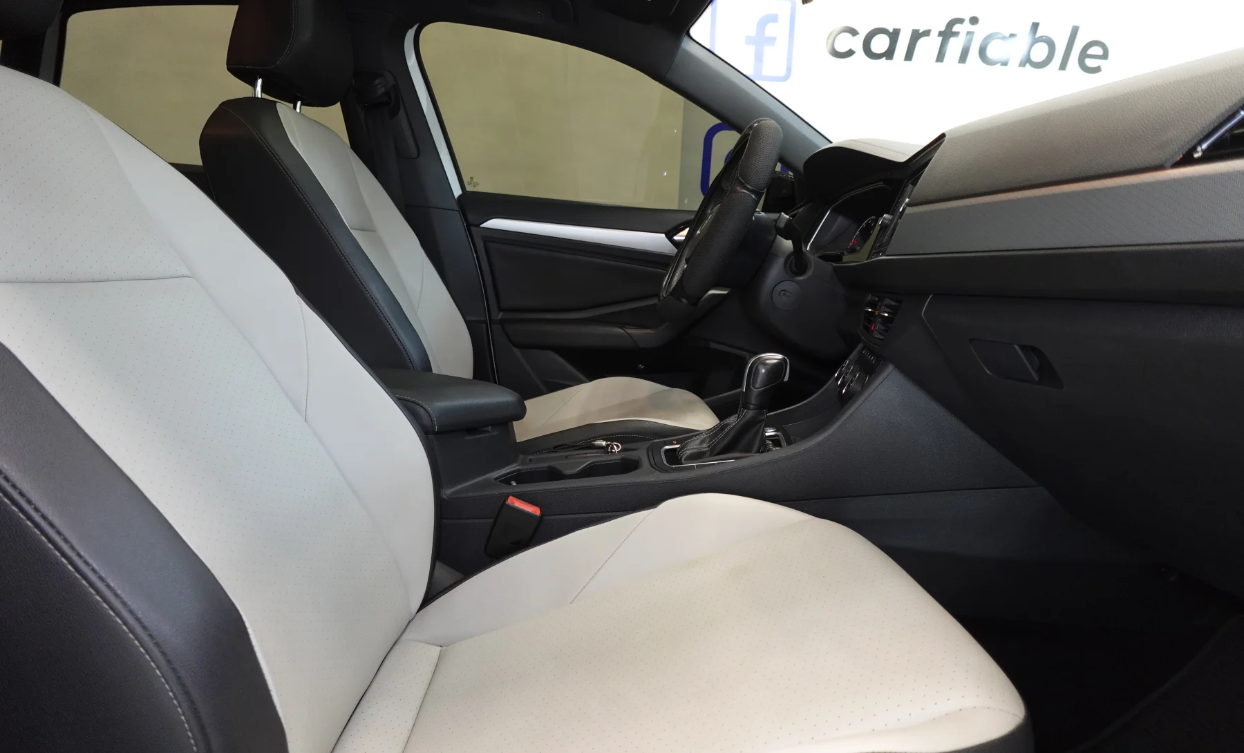 Volkswagen Jetta R-Line 2020 — interior 9 de 9