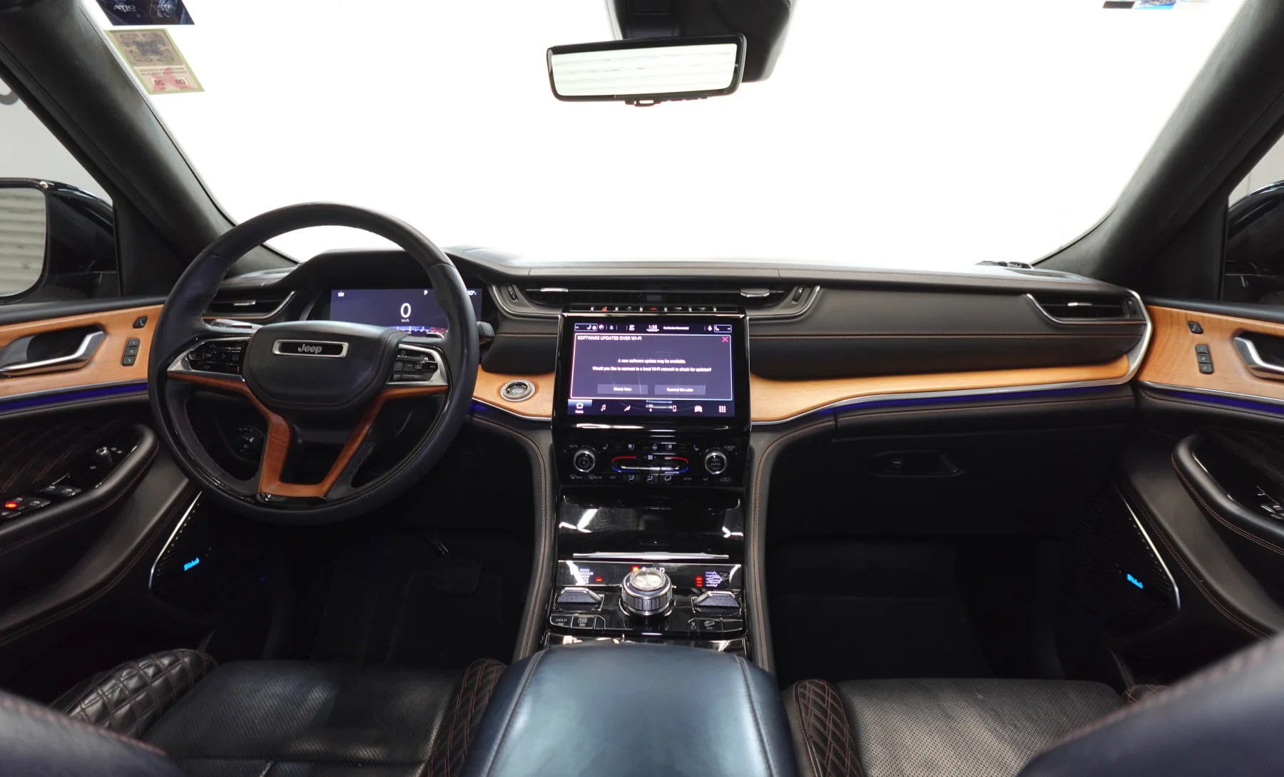 Jeep Grand Cherokee L Summit Reserve 2021 — interior 5 de 8