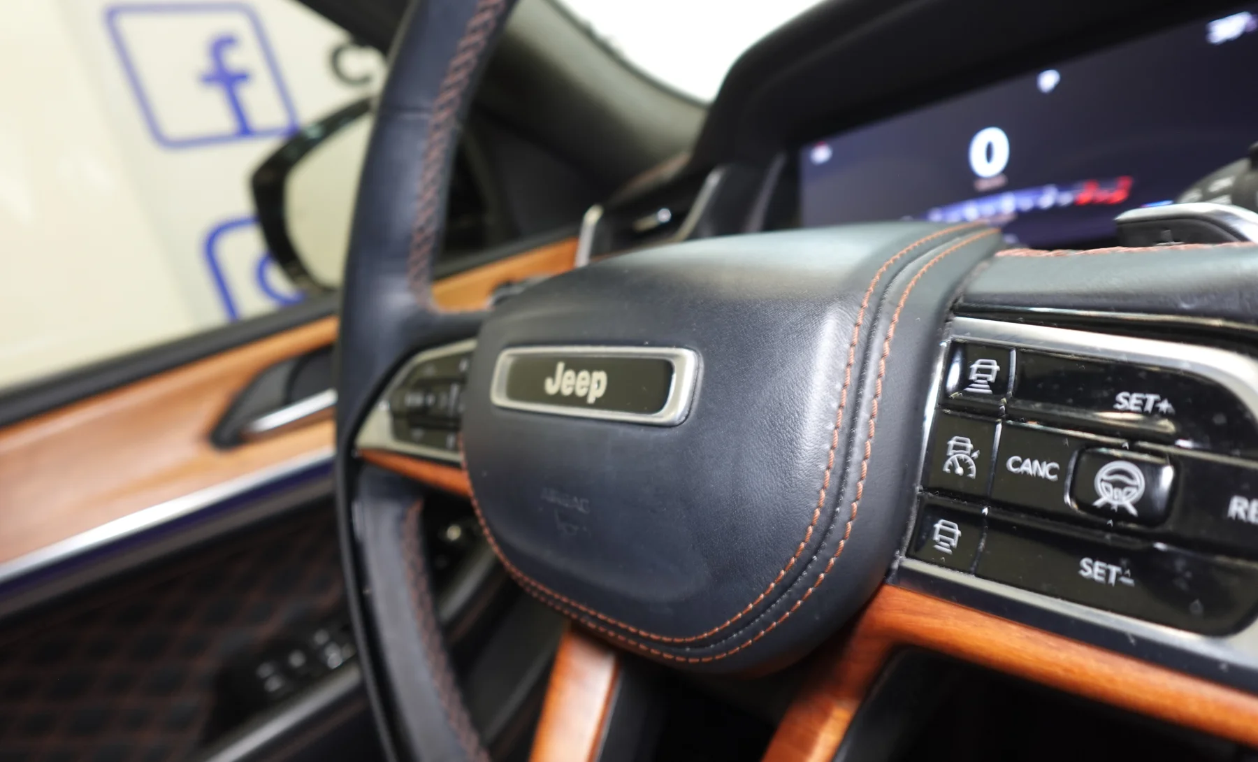 Jeep Grand Cherokee L Summit Reserve 2021 — interior 1 de 8