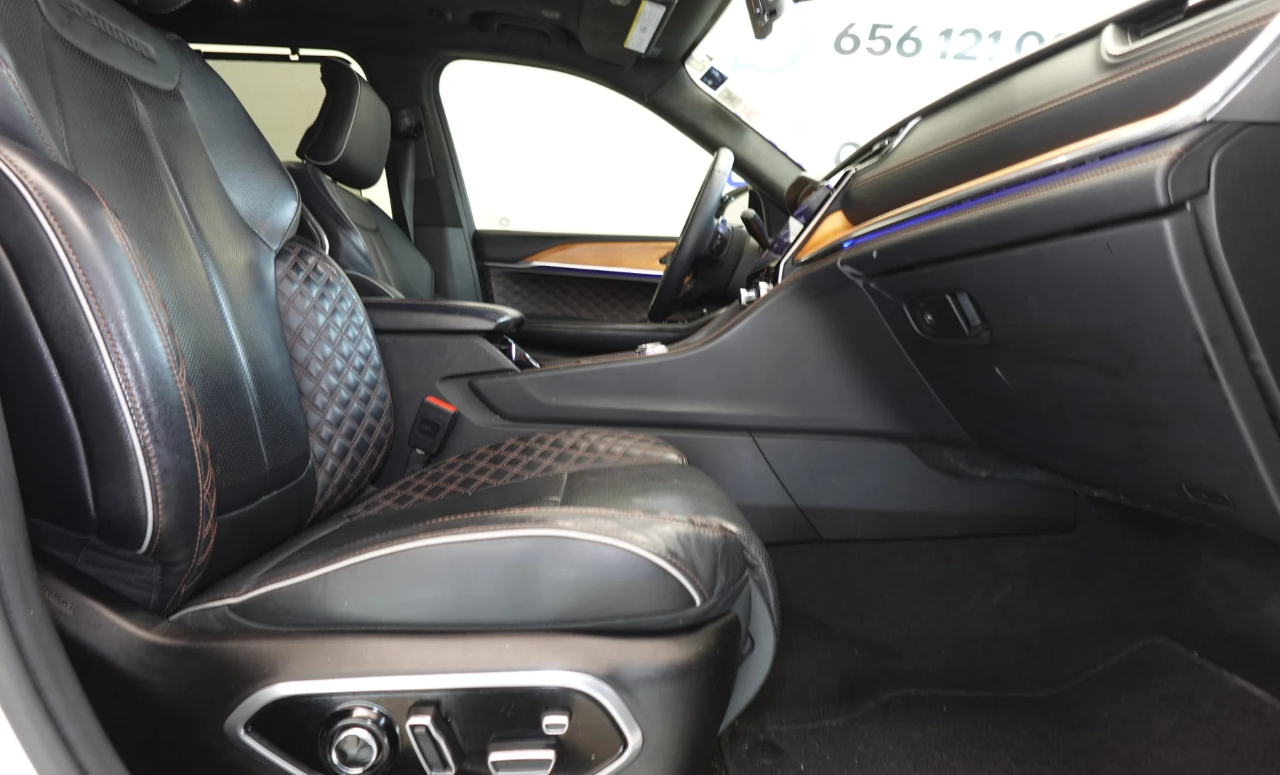 Jeep Grand Cherokee L Summit Reserve 2021 — interior 7 de 8