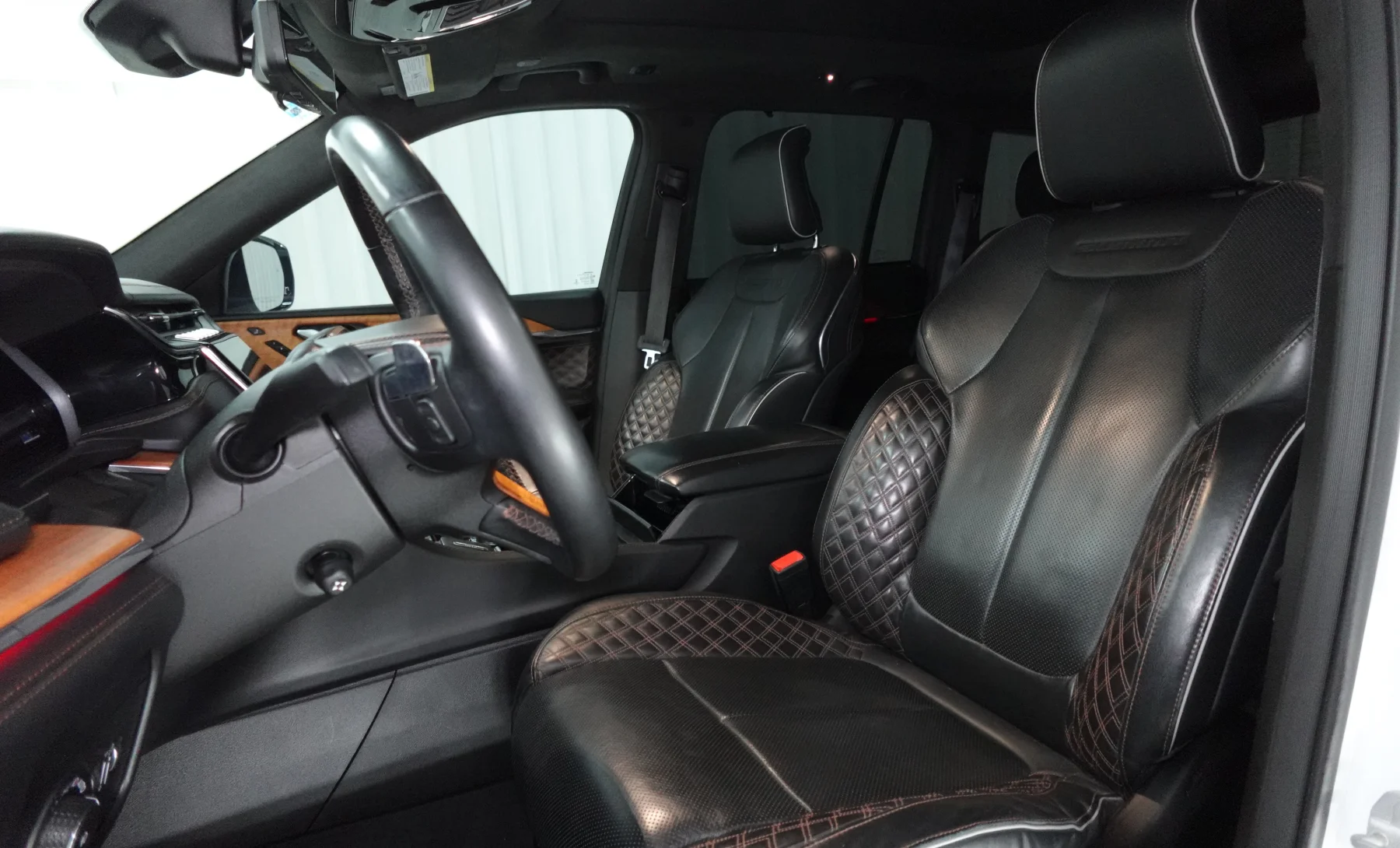Jeep Grand Cherokee L Summit Reserve 2021 — interior 2 de 8