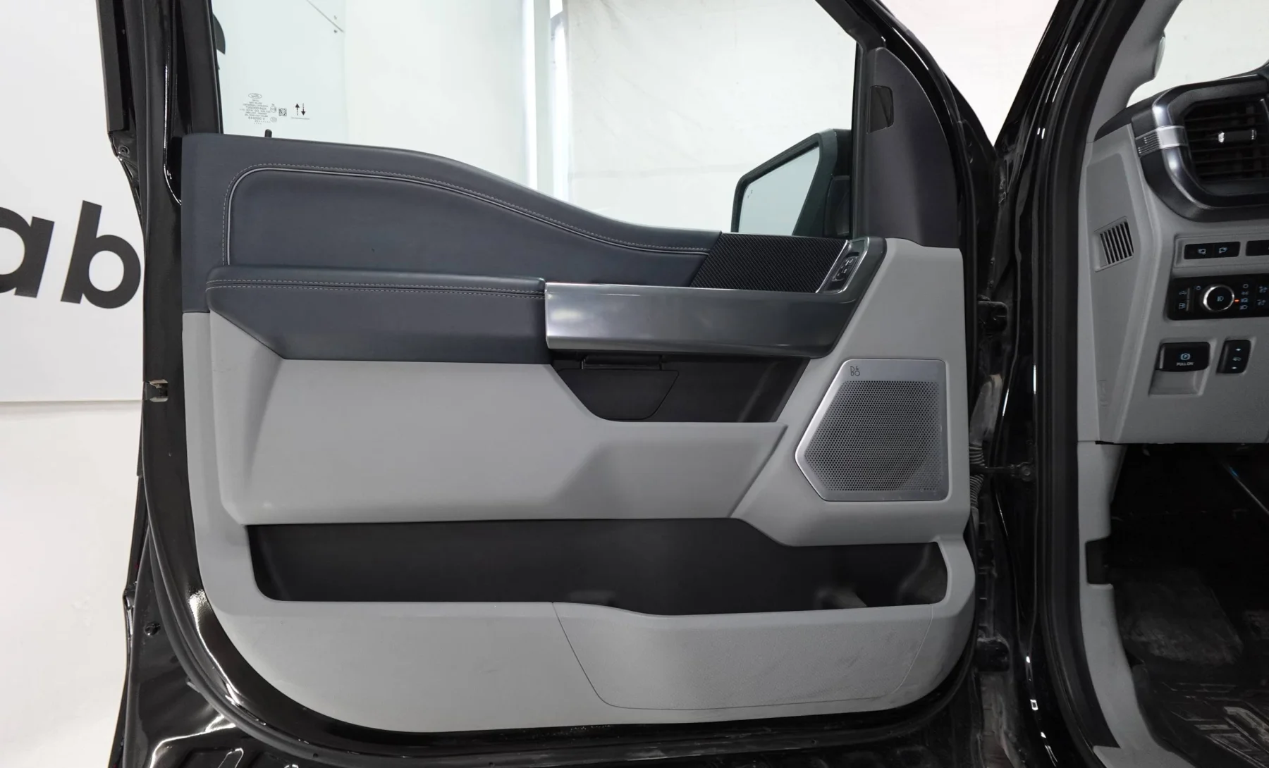 Ford Lobo Platinum Limited 2023 — interior 2 de 4