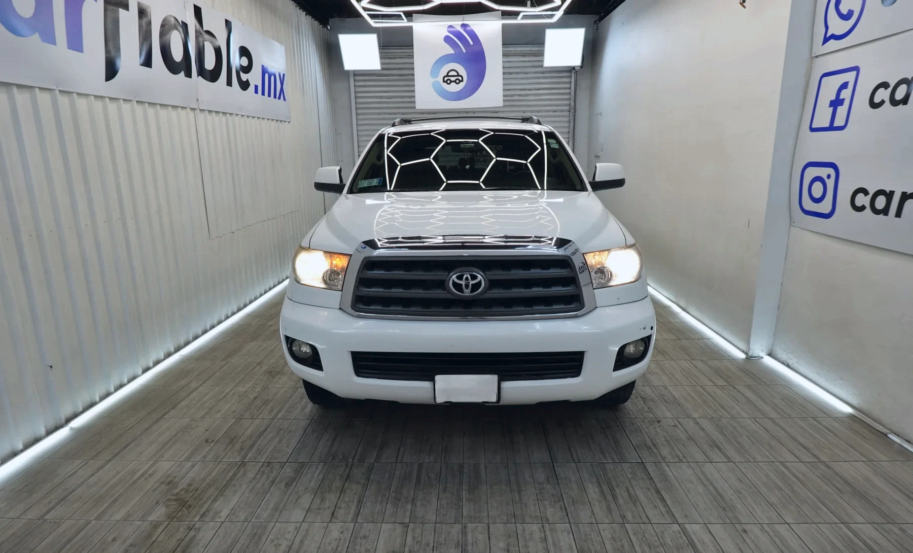 Toyota Sequoia SR5 2010 — exterior 2 de 10