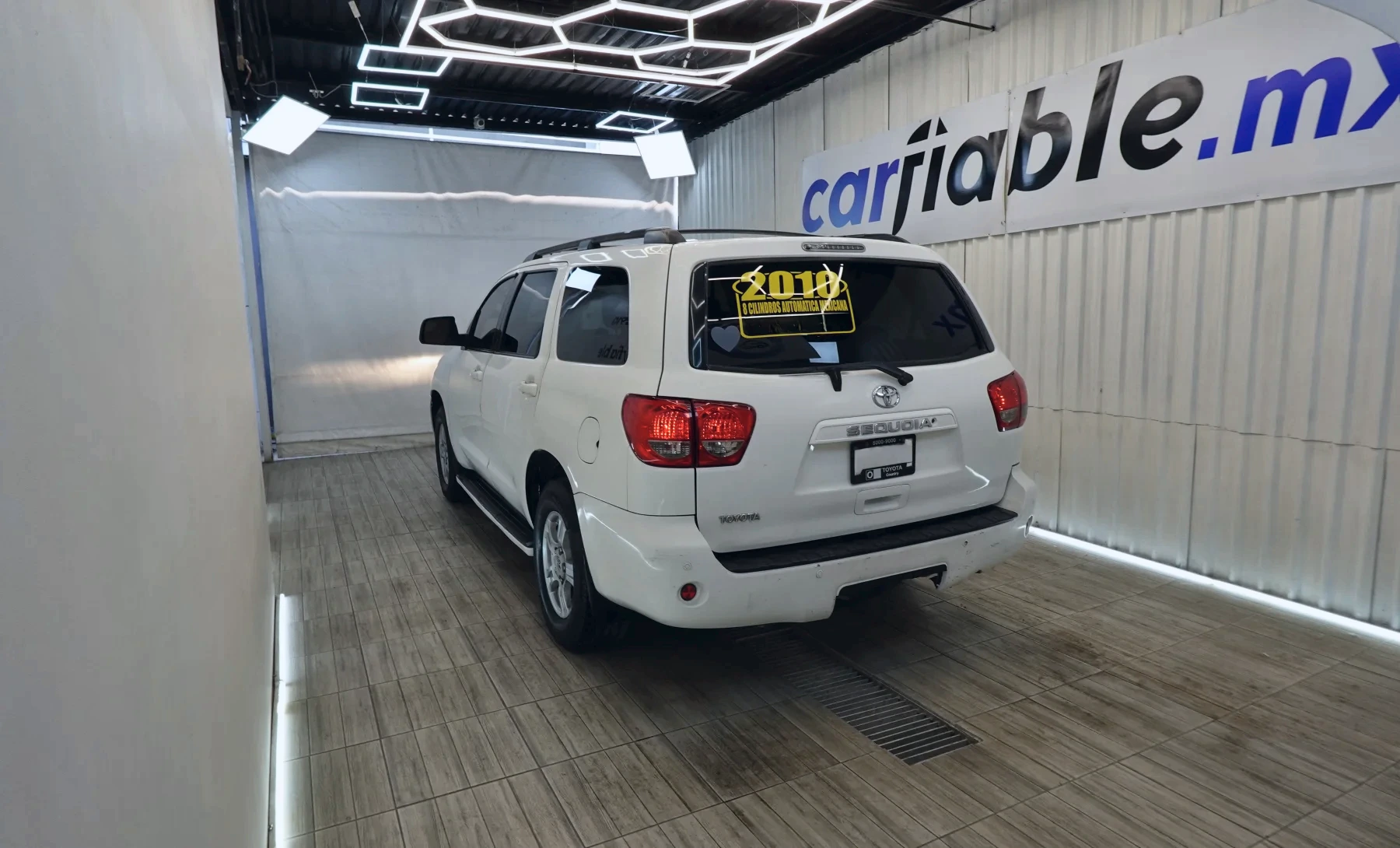 Toyota Sequoia SR5 2010 — exterior 6 de 10