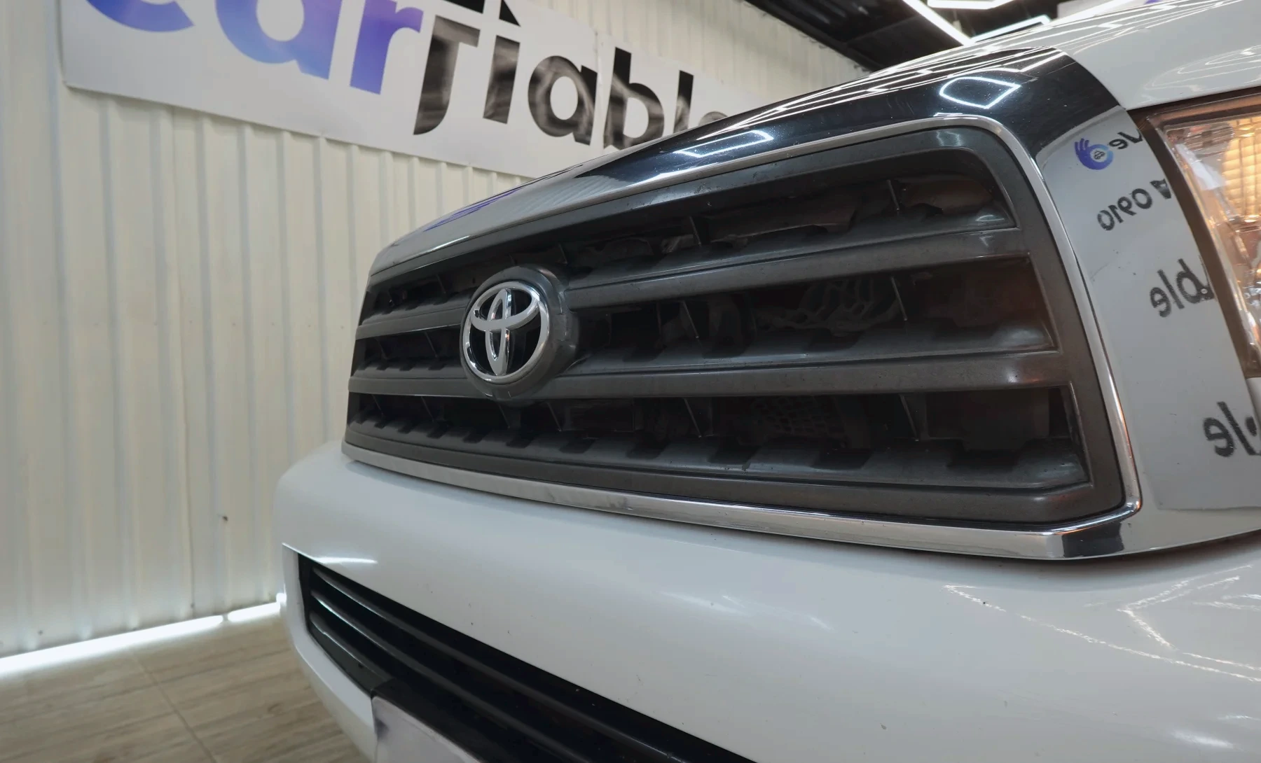 Toyota Sequoia SR5 2010 — exterior 7 de 10