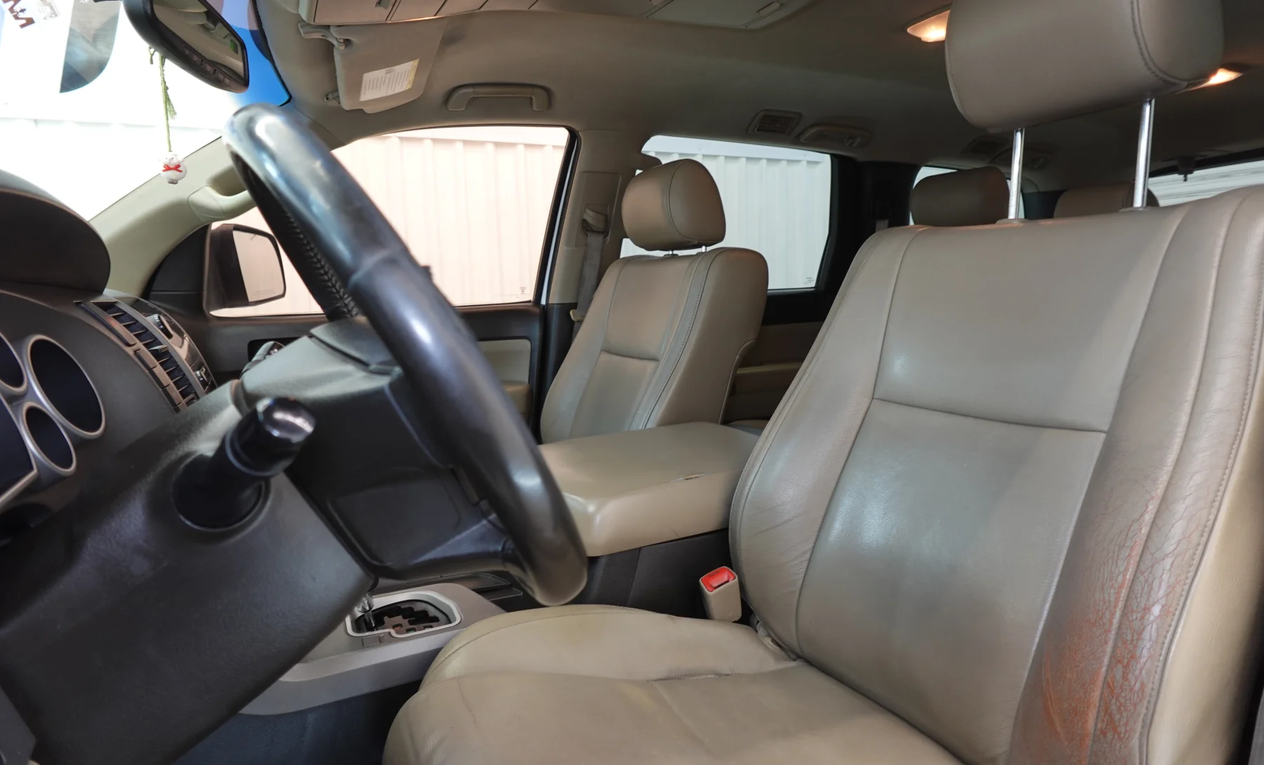 Toyota Sequoia SR5 2010 — interior 2 de 8