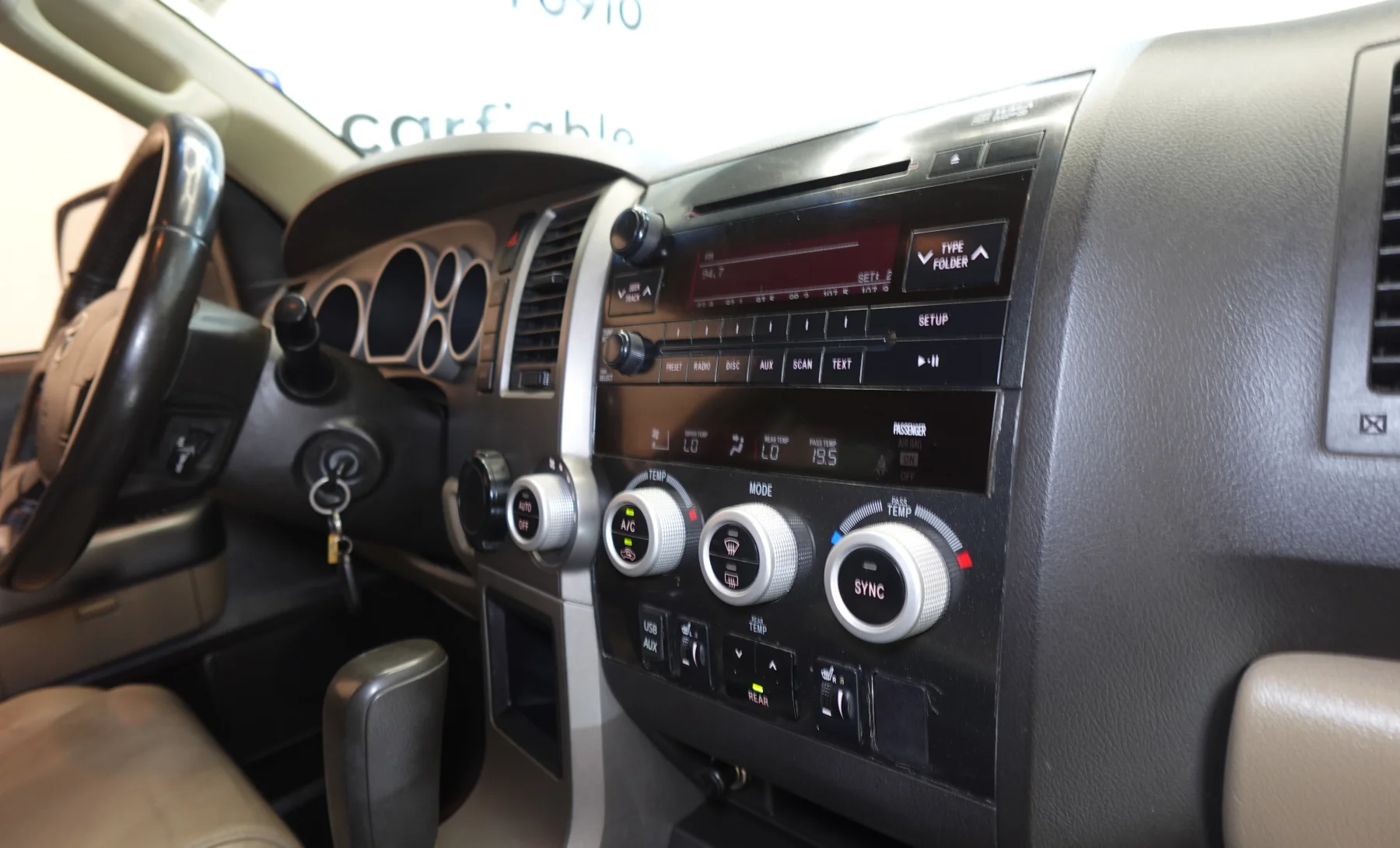 Toyota Sequoia SR5 2010 — interior 3 de 8