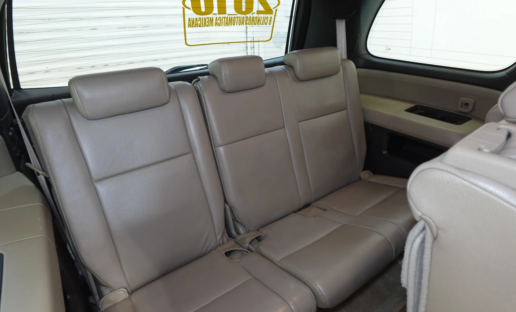 Toyota Sequoia SR5 2010 — interior 5 de 8