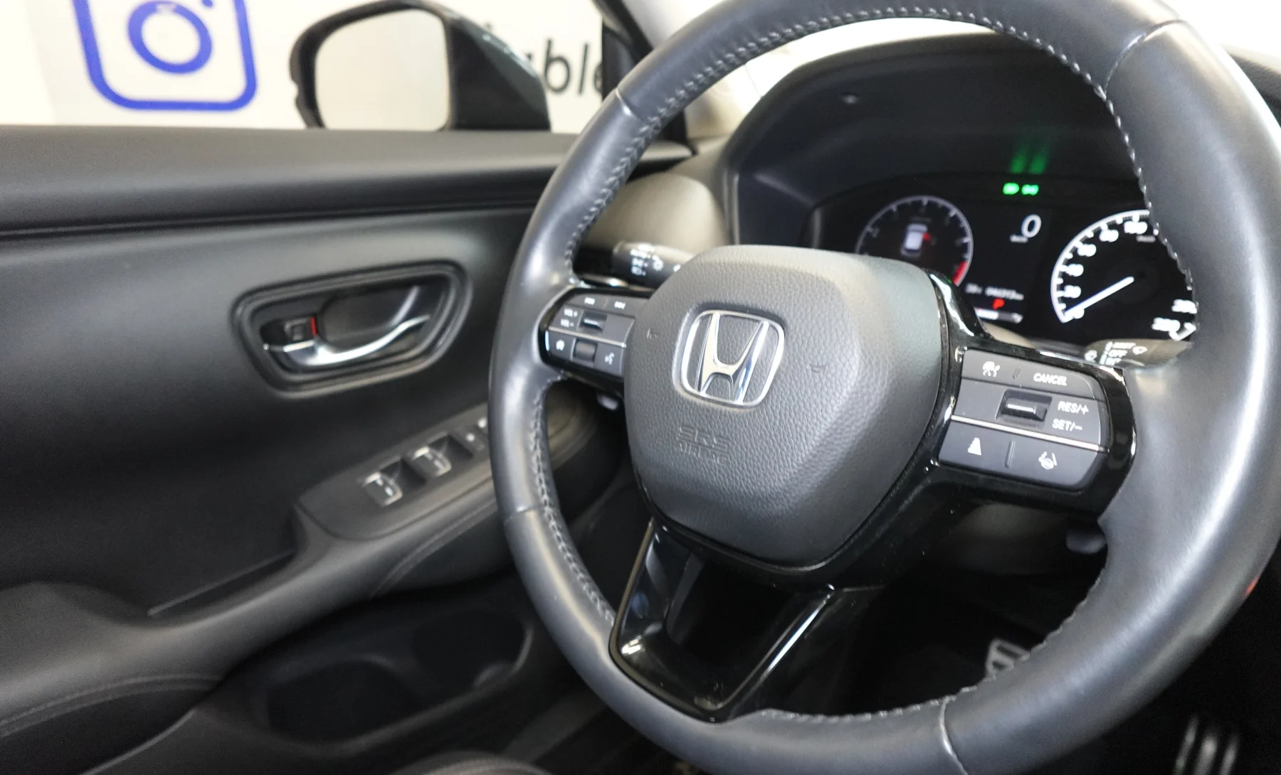 Honda HR-V Touring 2024 — interior 2 de 10