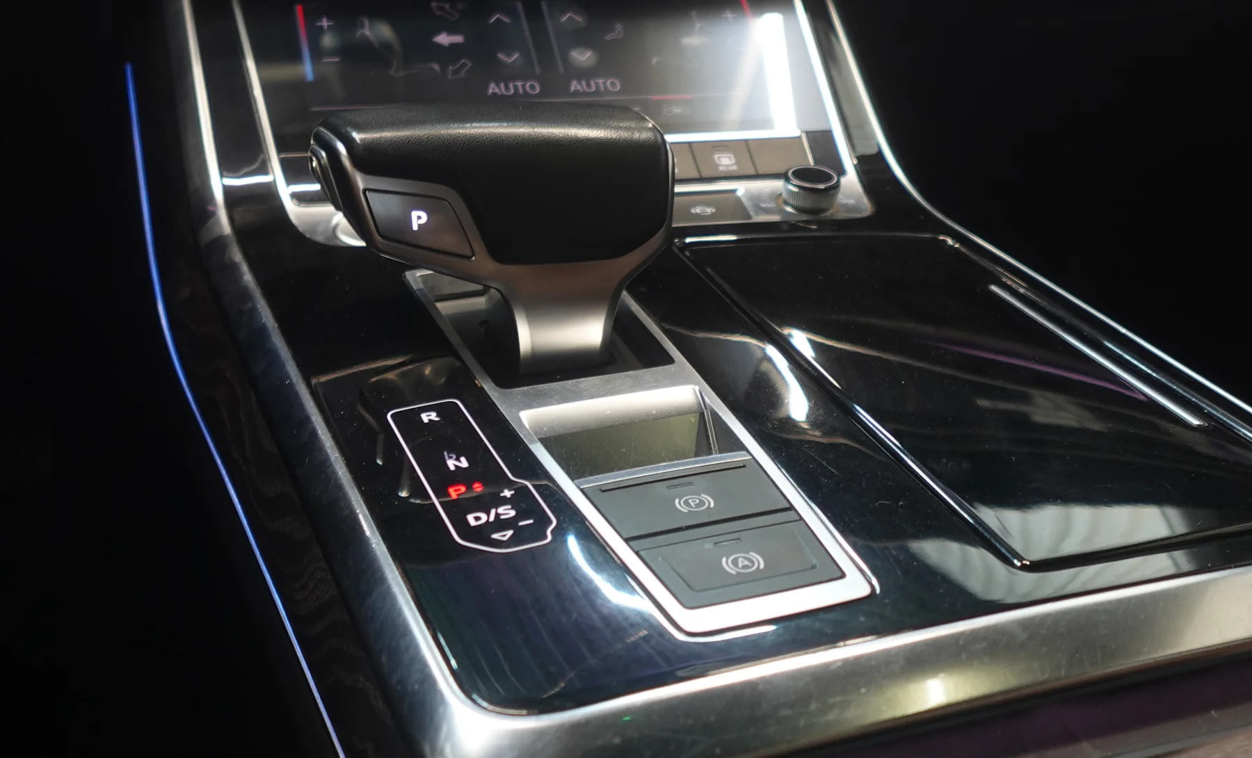 Audi Q8 Elite 2019 — interior 6 de 7