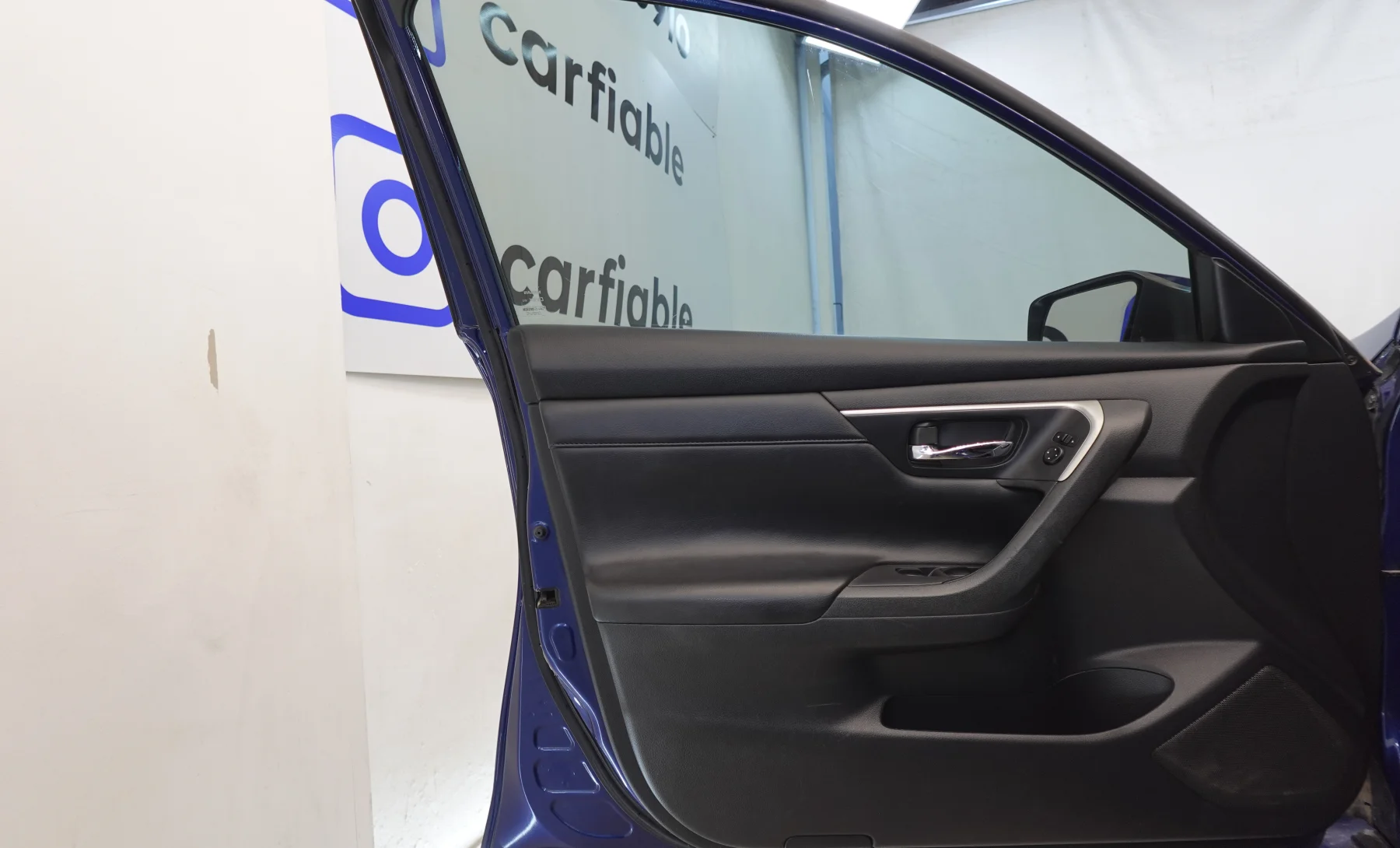 Nissan Altima SR 2018 — interior 1 de 9