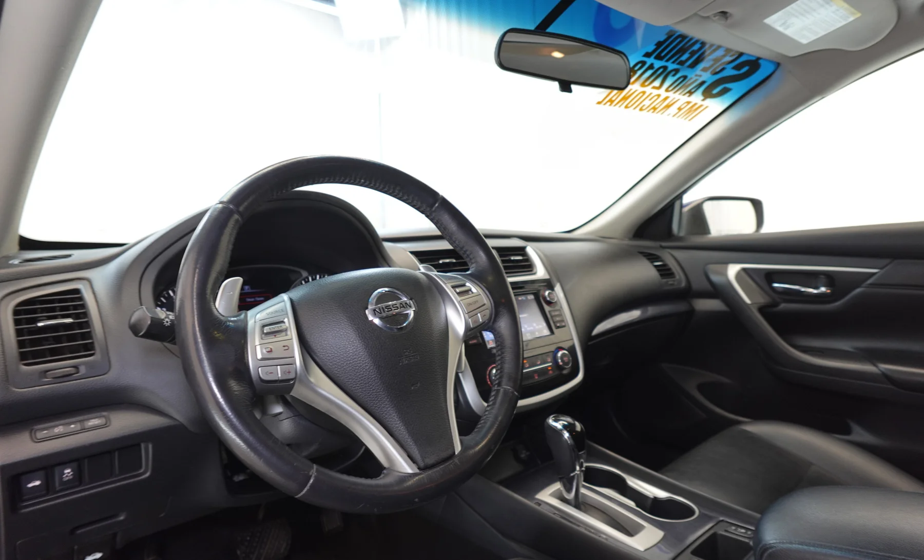 Nissan Altima SR 2018 — interior 2 de 9