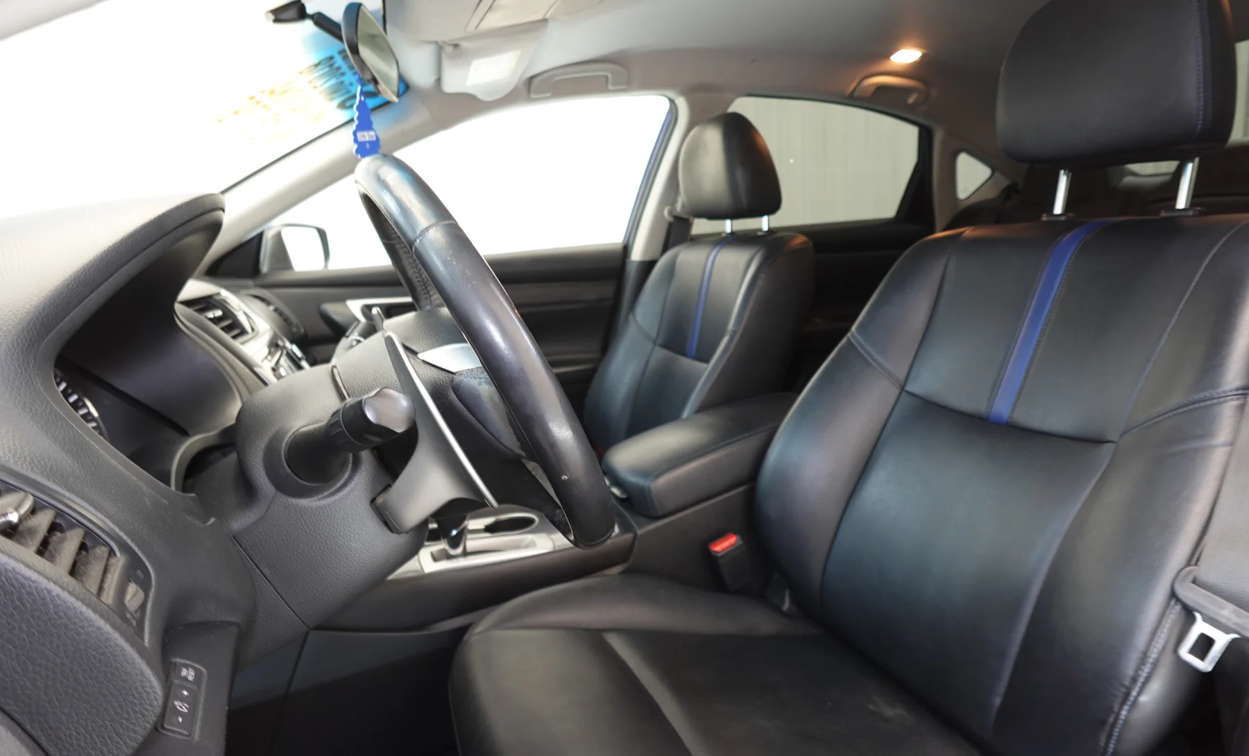 Nissan Altima SR 2018 — interior 4 de 9