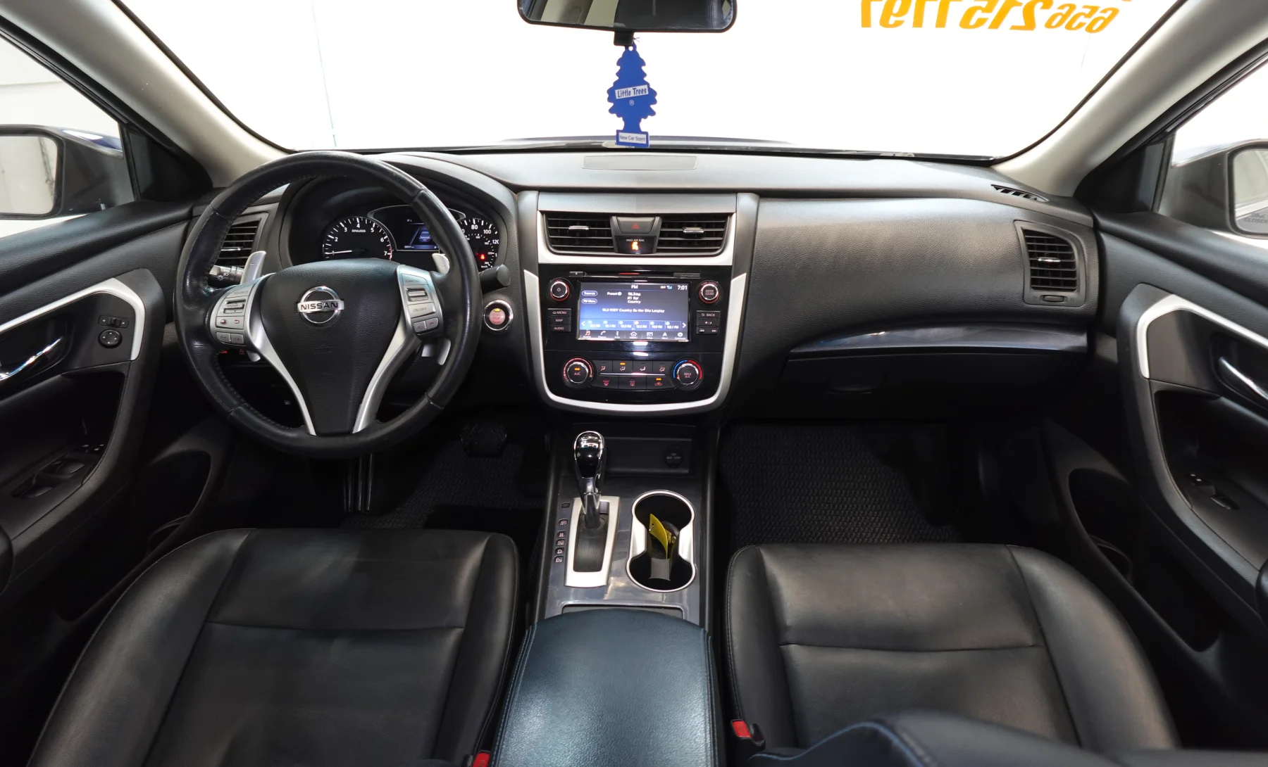 Nissan Altima SR 2018 — interior 7 de 9