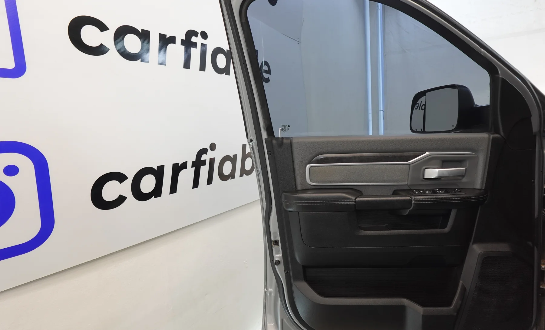 RAM 2500 SLT HD 2021 — interior 1 de 7
