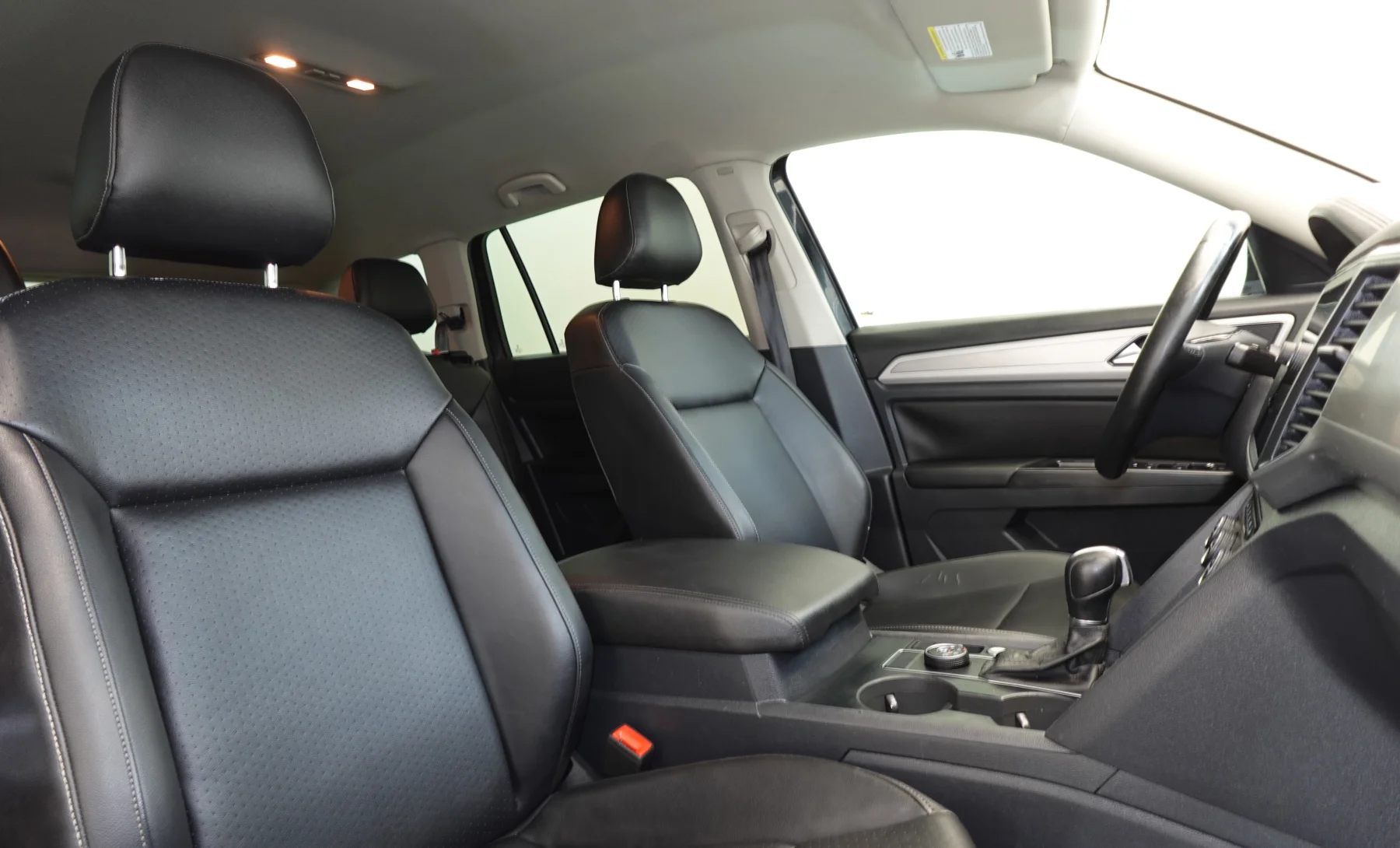 Volkswagen Atlas SE 2019 — interior 2 de 10