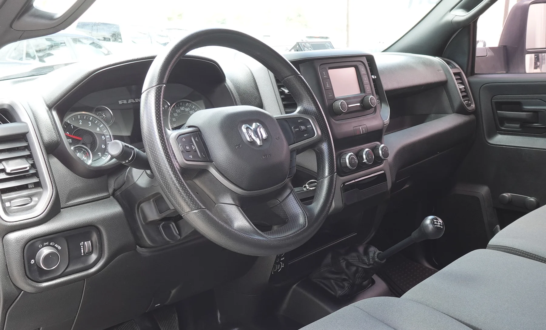 RAM 4000 CHASIS CAB PL 2024 — interior 2 de 9