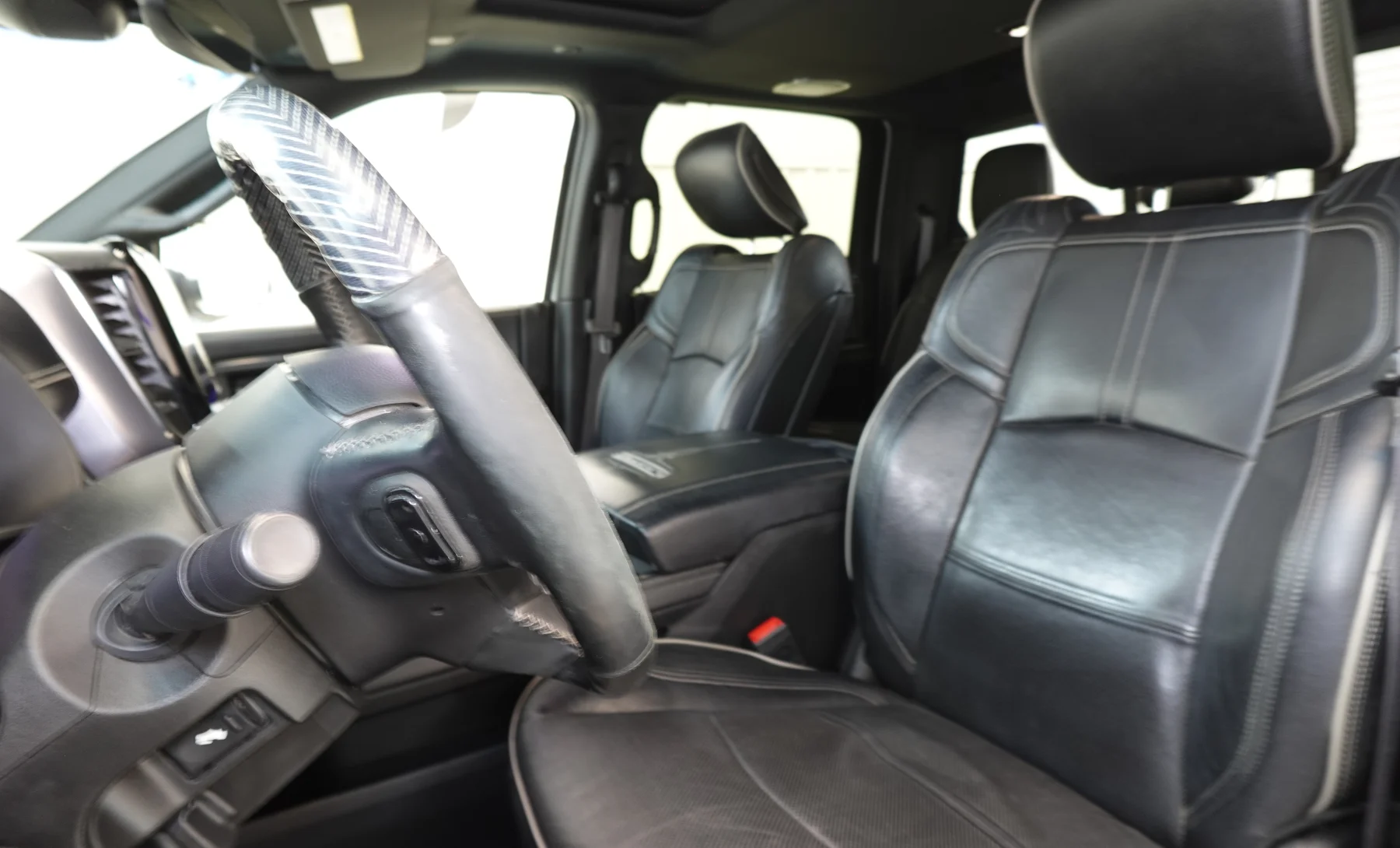 RAM 2500 Limited 2019 — interior 2 de 8