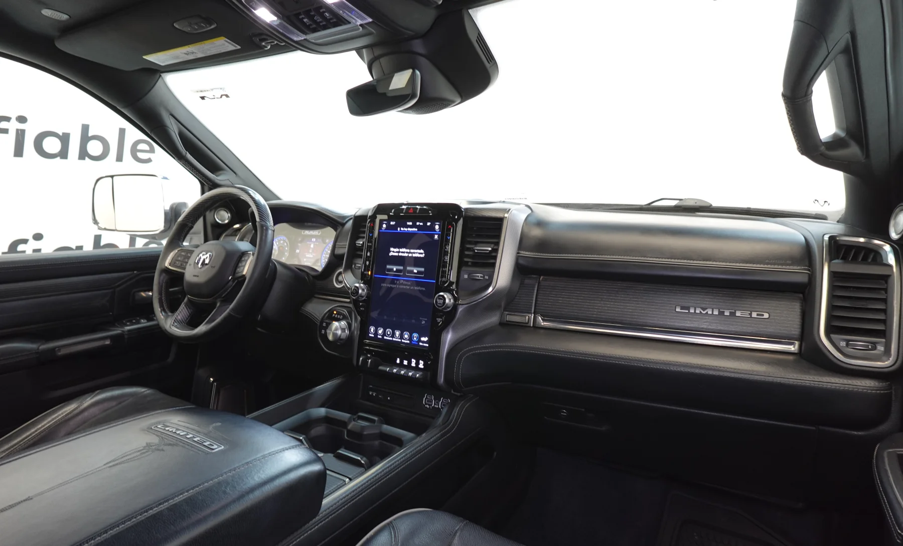 RAM 2500 Limited 2019 — interior 4 de 8