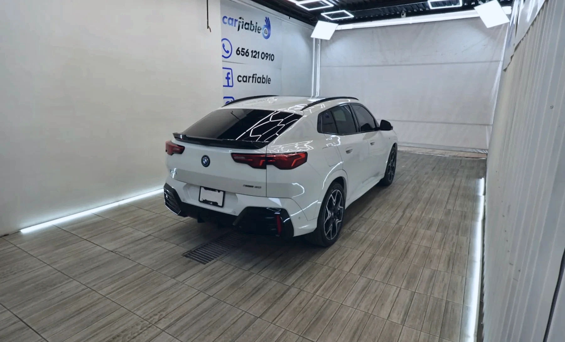 BMW iX2 xDrive30i 2025 — exterior 4 de 10
