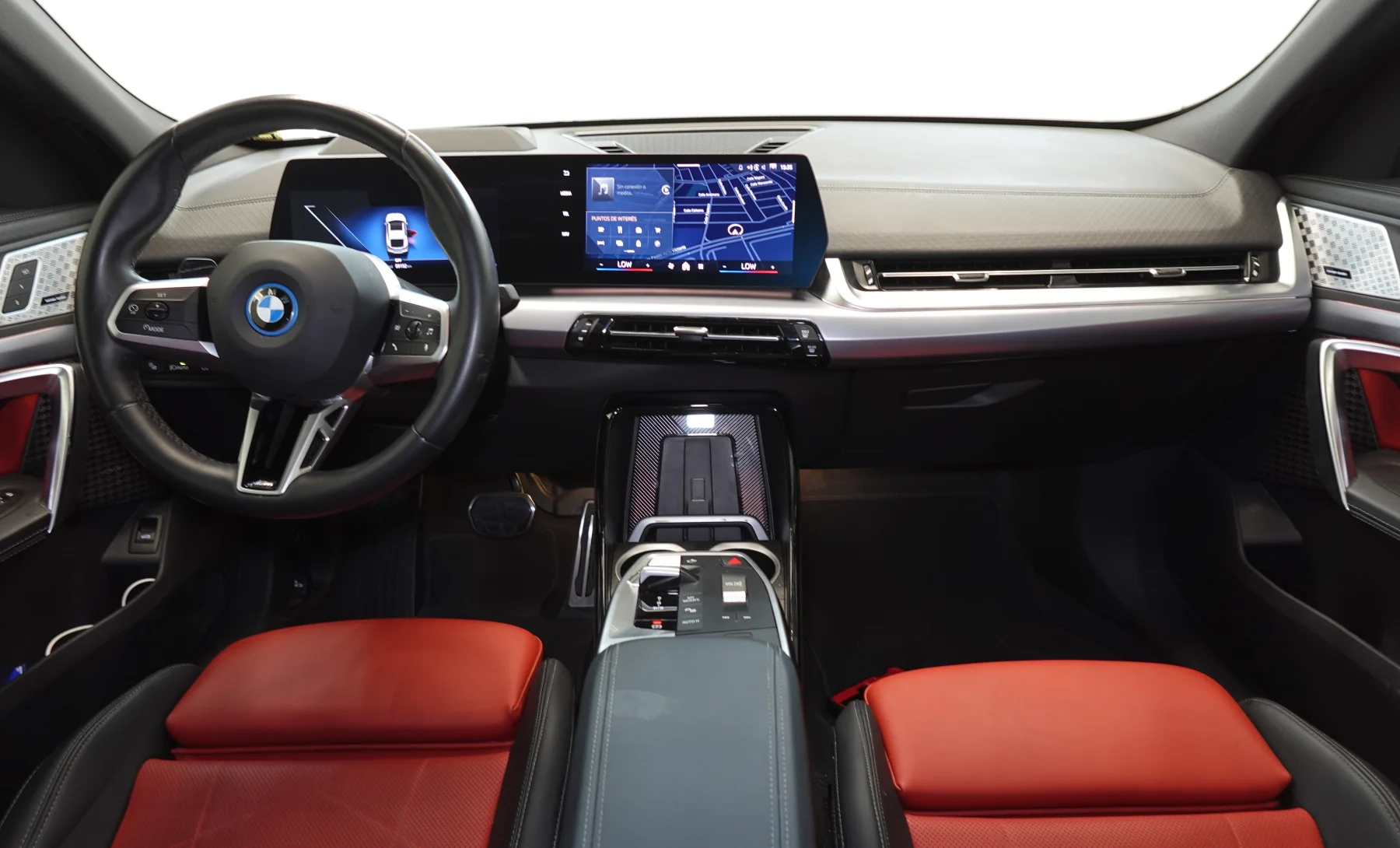 BMW iX2 xDrive30i 2025 — interior 4 de 9
