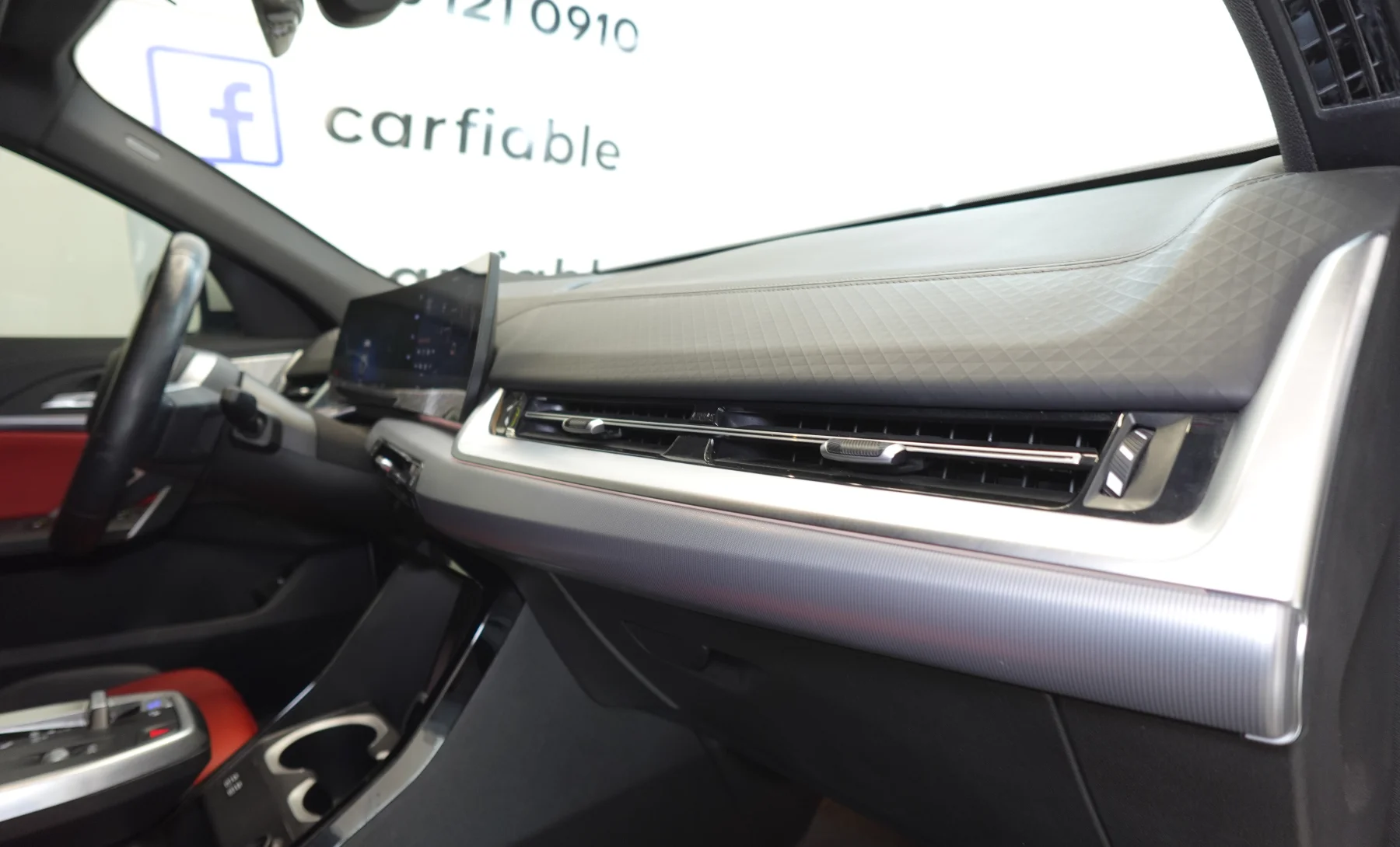 BMW iX2 xDrive30i 2025 — interior 9 de 9