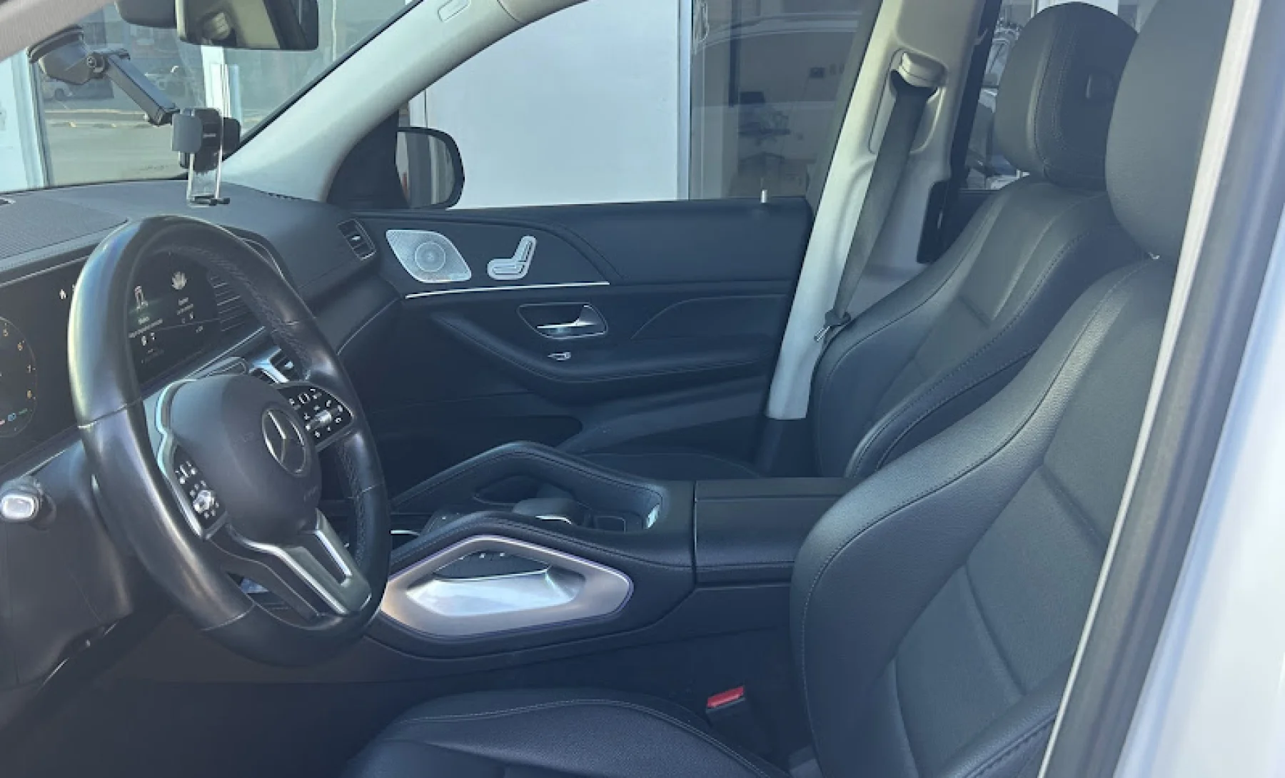 Mercedes-Benz GLE450 4Matic 2022 — interior 1 de 4