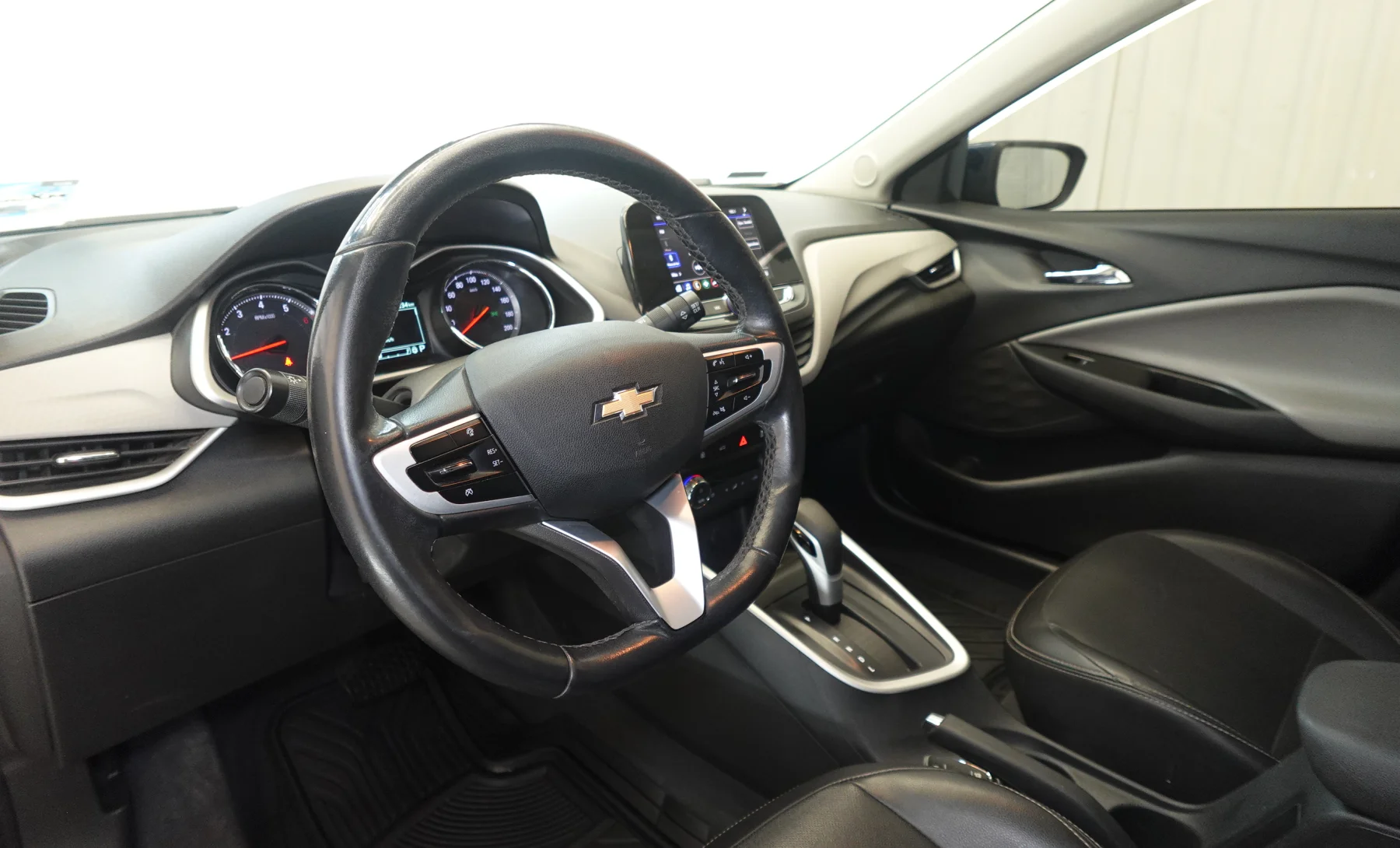 Chevrolet Onix Premier 2021 — interior 1 de 10