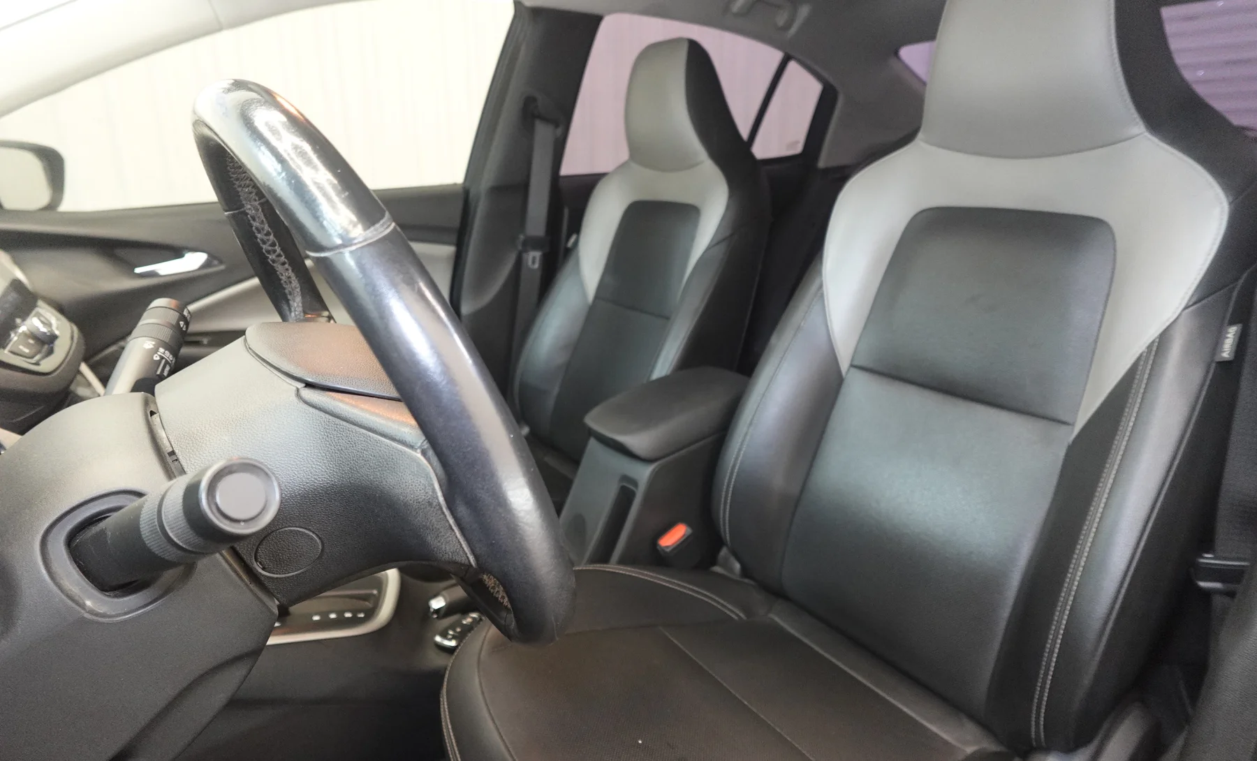 Chevrolet Onix Premier 2021 — interior 2 de 10