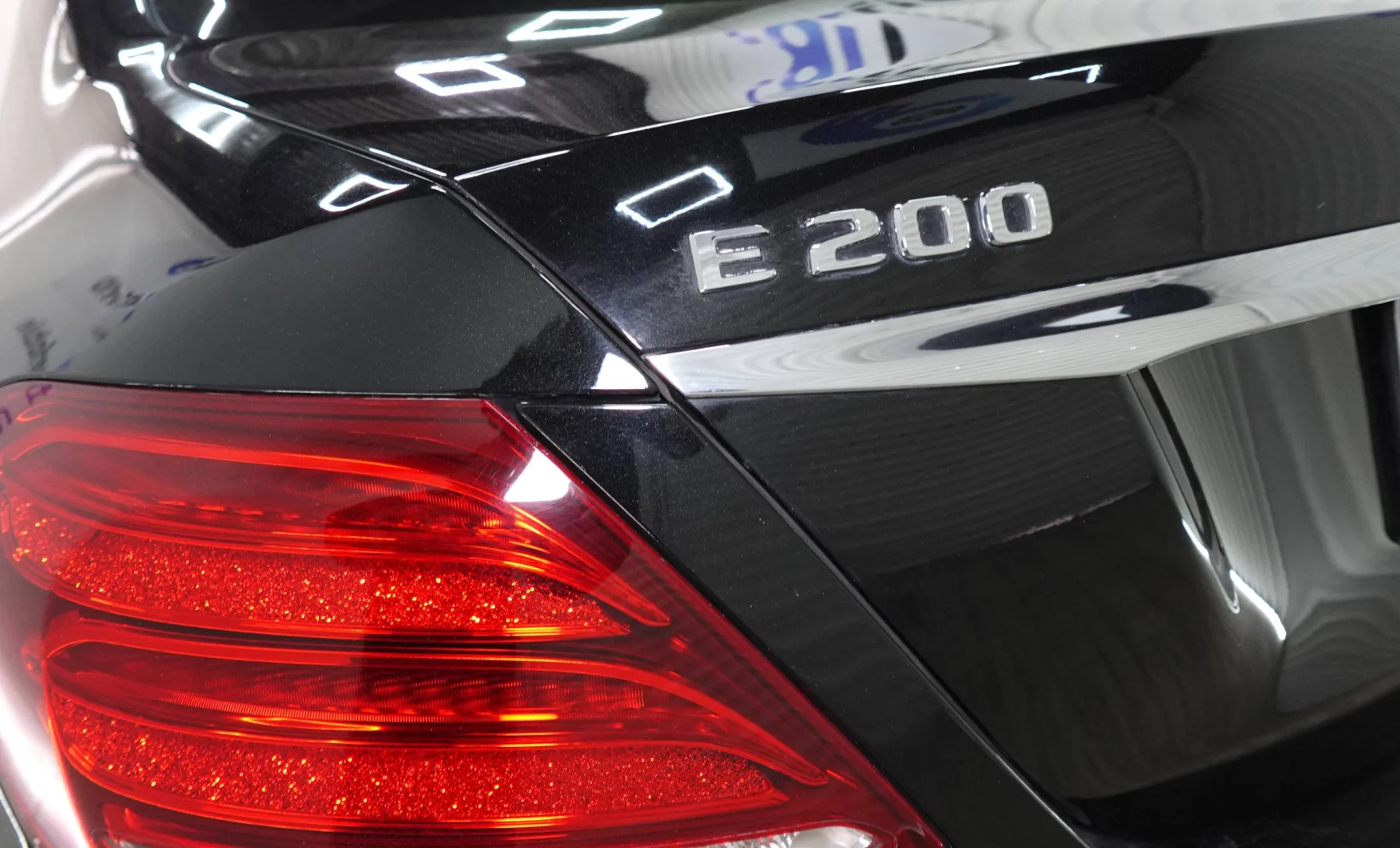 Mercedes-Benz E 200 2020 — interior 1 de 4