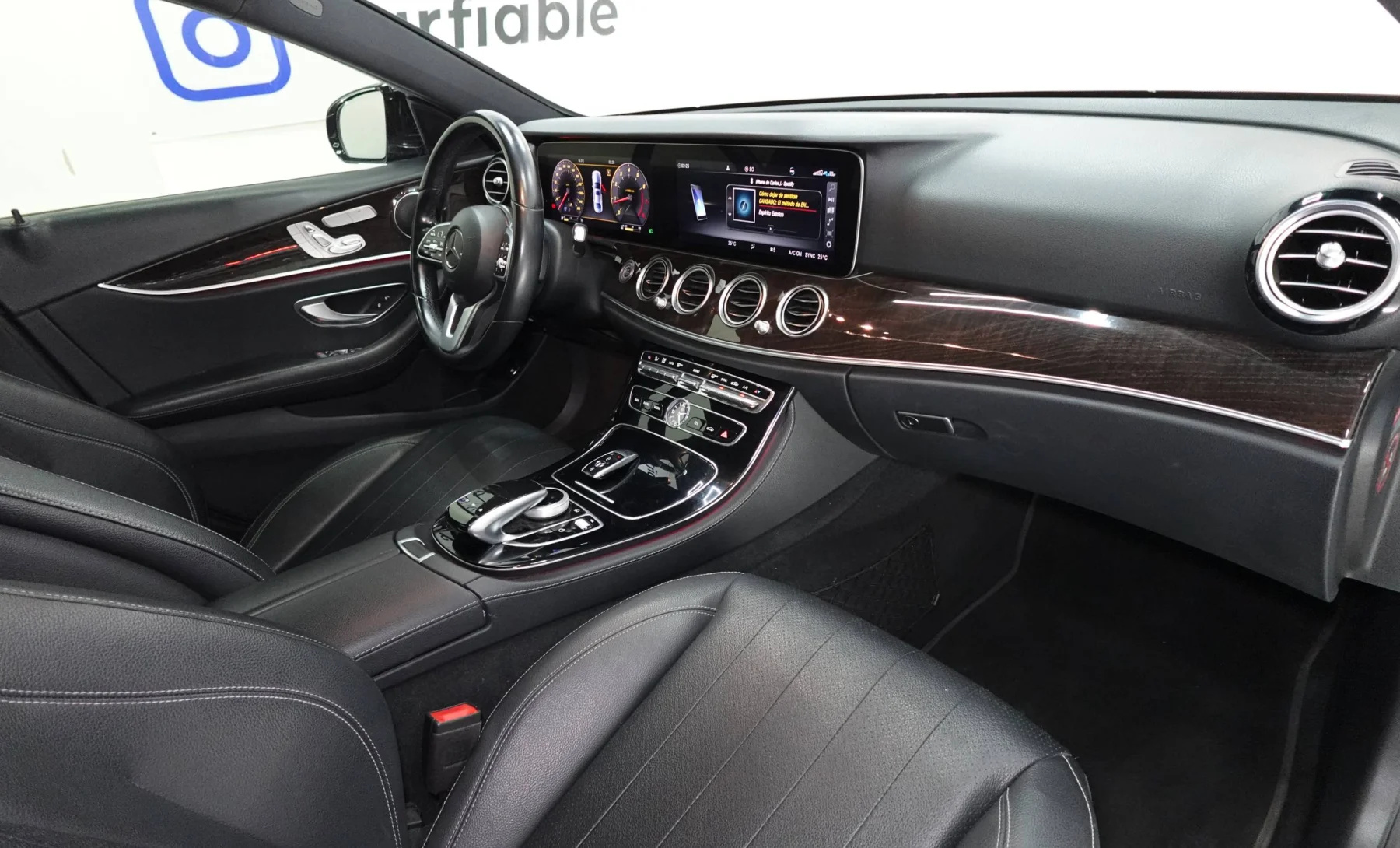 Mercedes-Benz E 200 2020 — interior 4 de 4