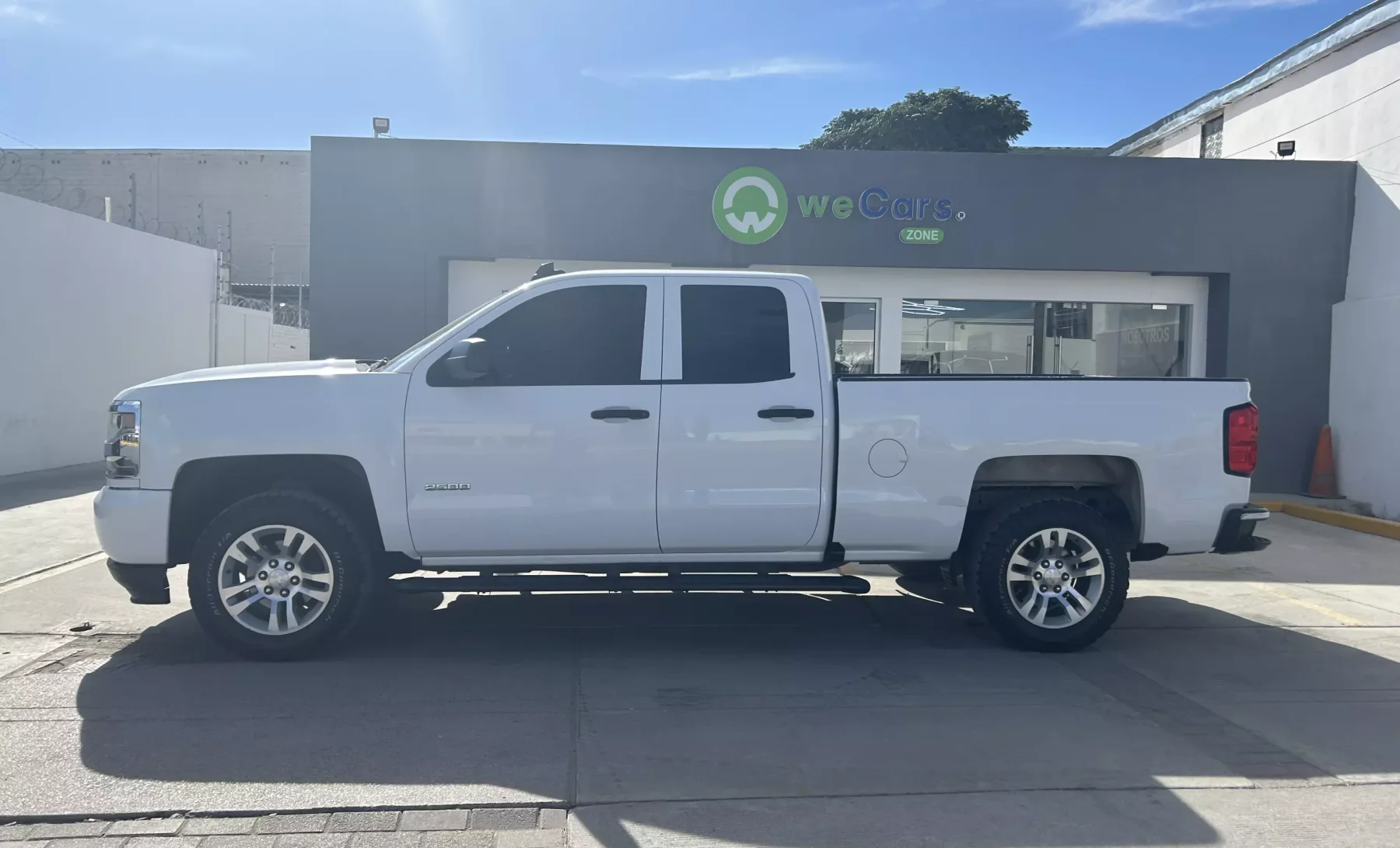 Chevrolet Silverado 2500 LS 2017 — exterior 3 de 5