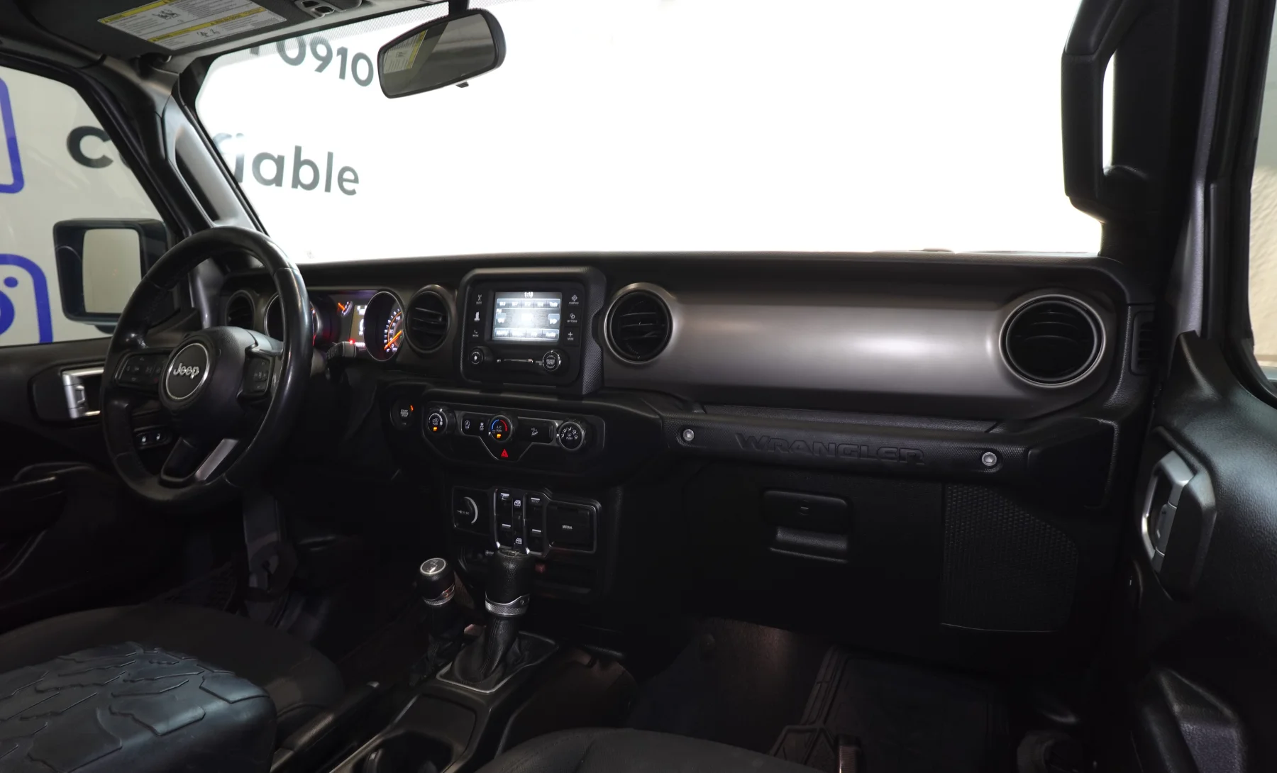 Jeep Wrangler Unlimited Sport S 2019 — interior 6 de 9