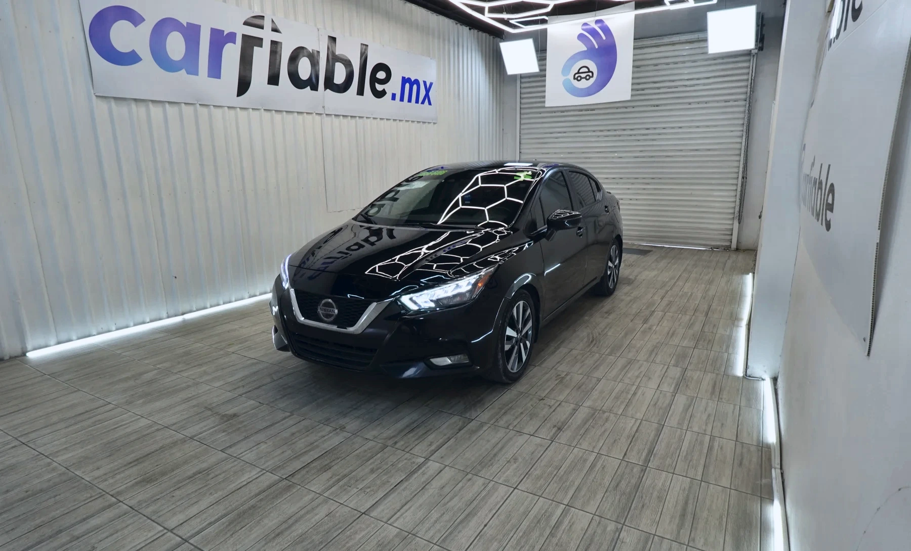Nissan Versa SR 2020 — exterior 1 de 10