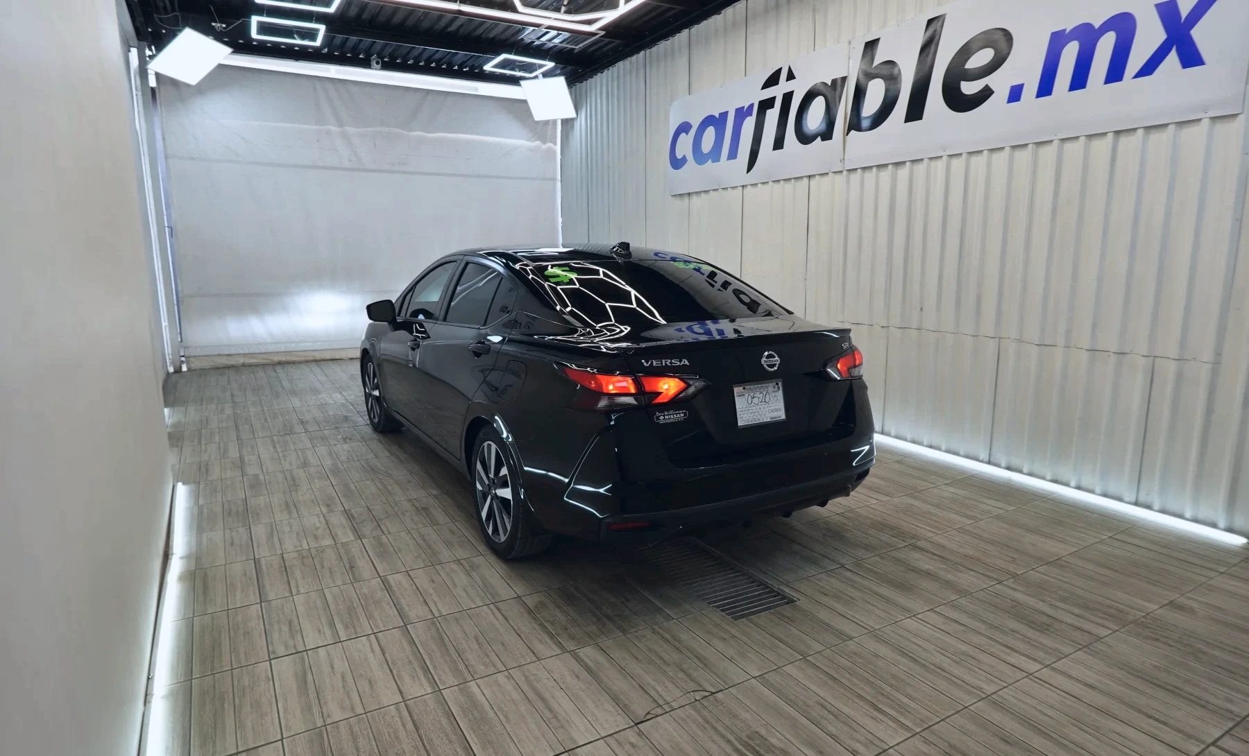 Nissan Versa SR 2020 — exterior 6 de 10