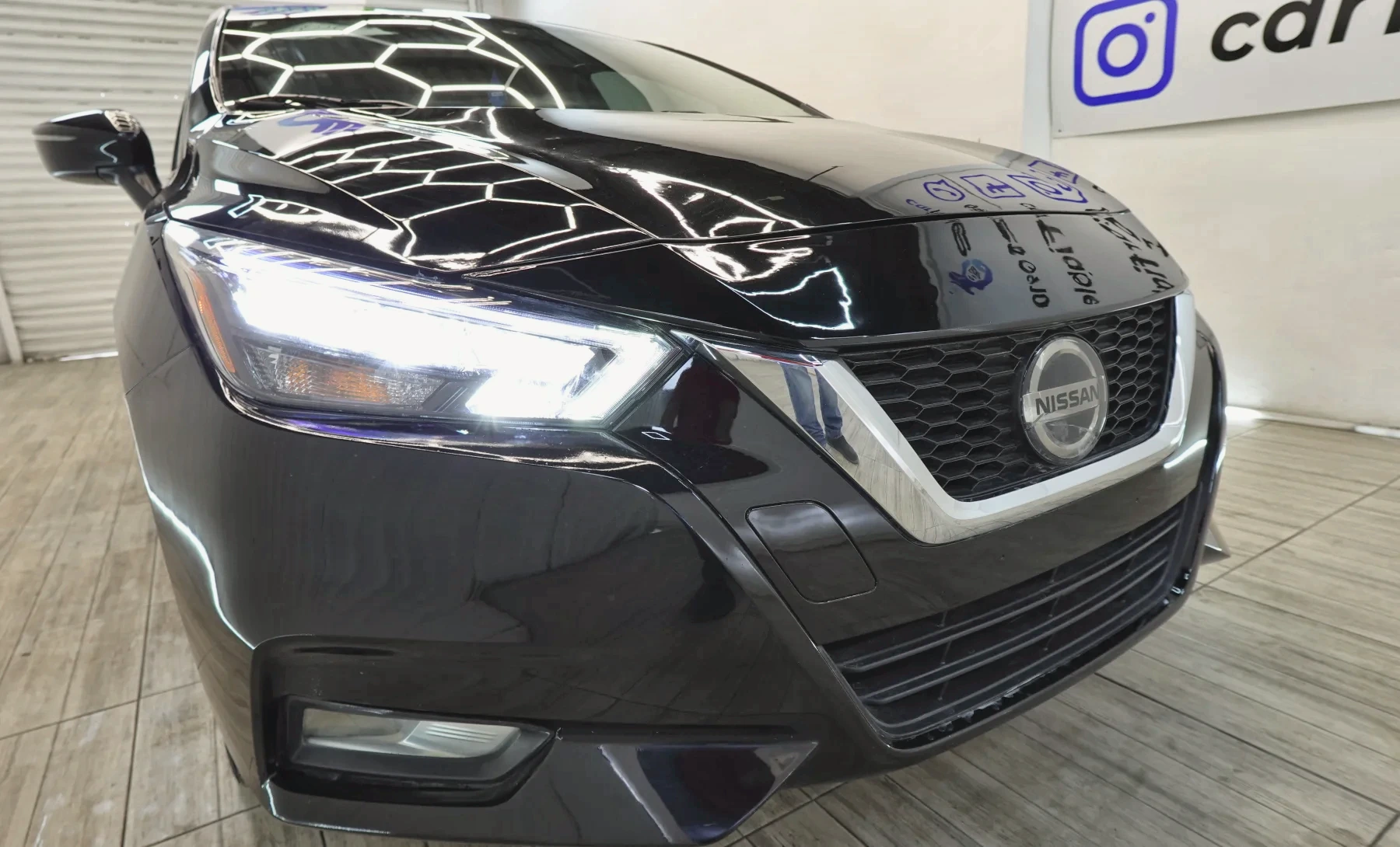 Nissan Versa SR 2020 — exterior 7 de 10