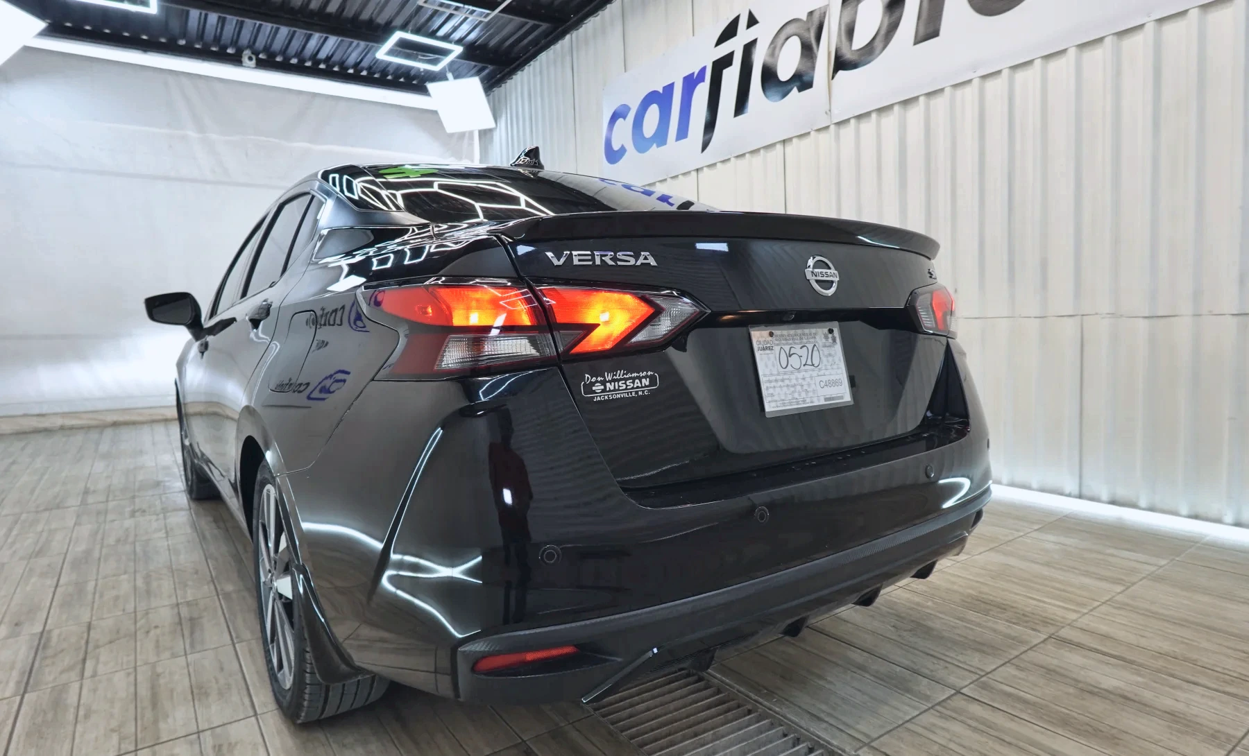 Nissan Versa SR 2020 — exterior 9 de 10