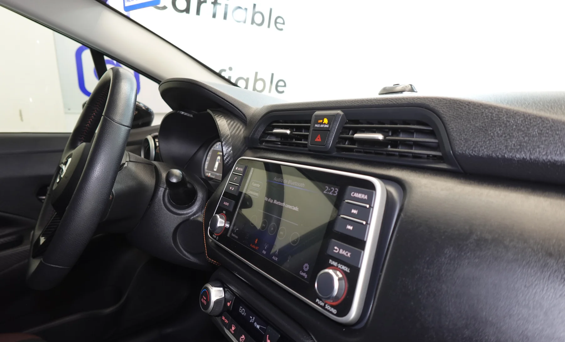 Nissan Versa SR 2020 — interior 7 de 8