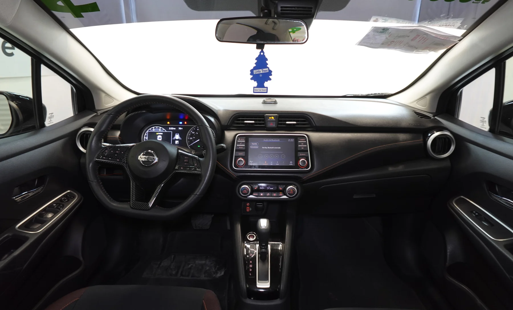 Nissan Versa SR 2020 — interior 3 de 8