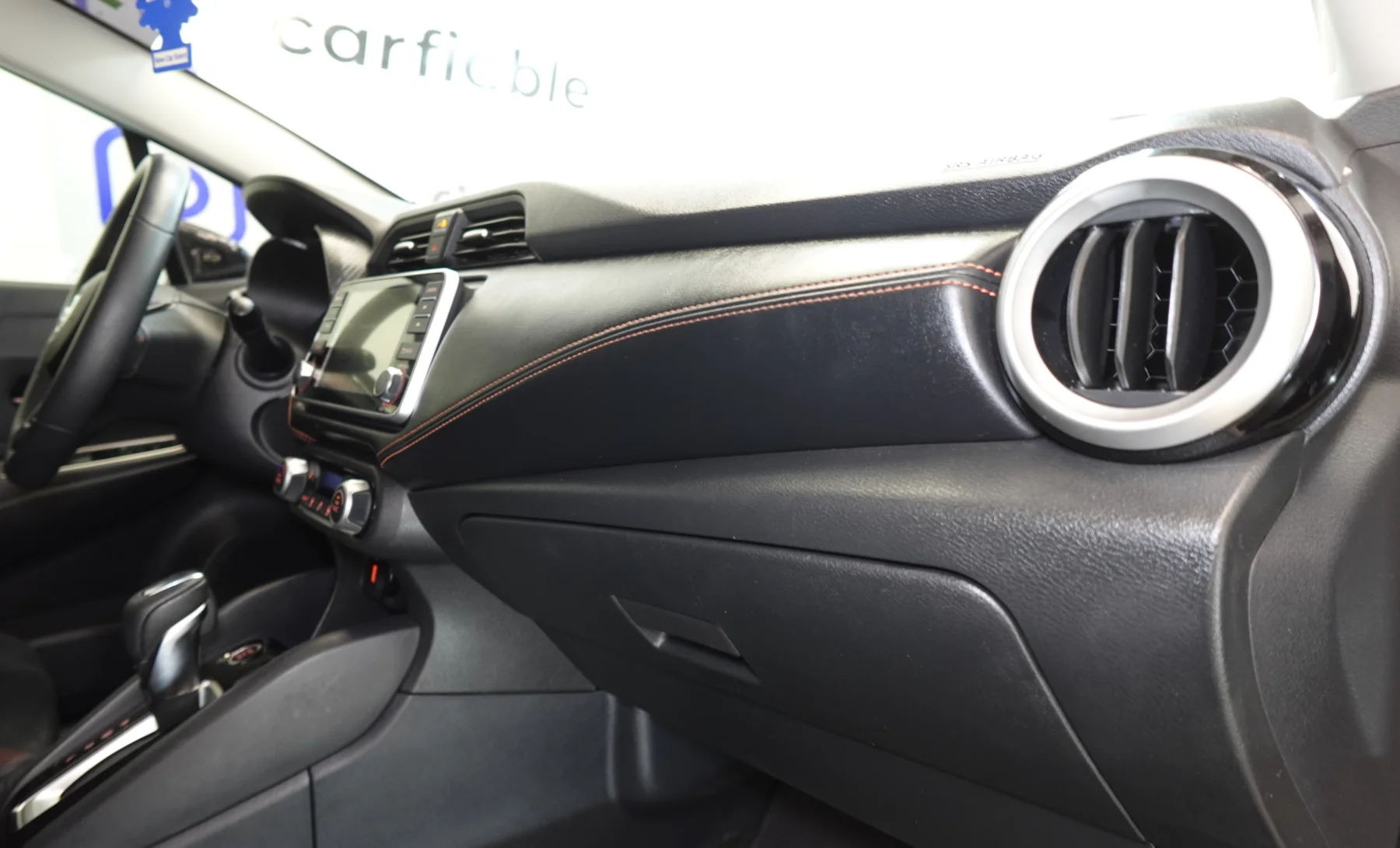 Nissan Versa SR 2020 — interior 5 de 8