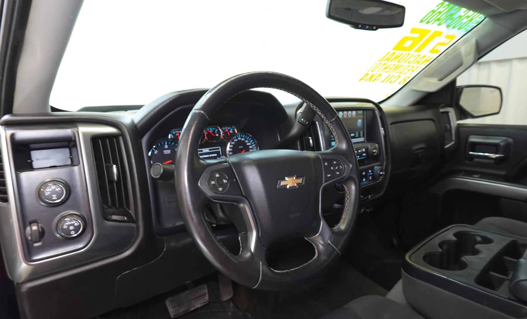 Chevrolet Silverado 1500 LT 2016 — interior 2 de 9