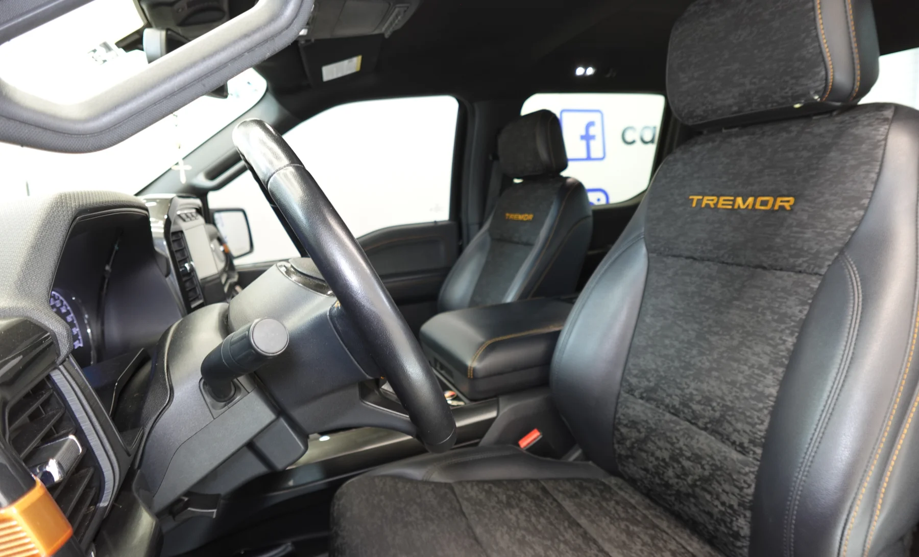 Ford Lobo Tremor 2021 — interior 4 de 9